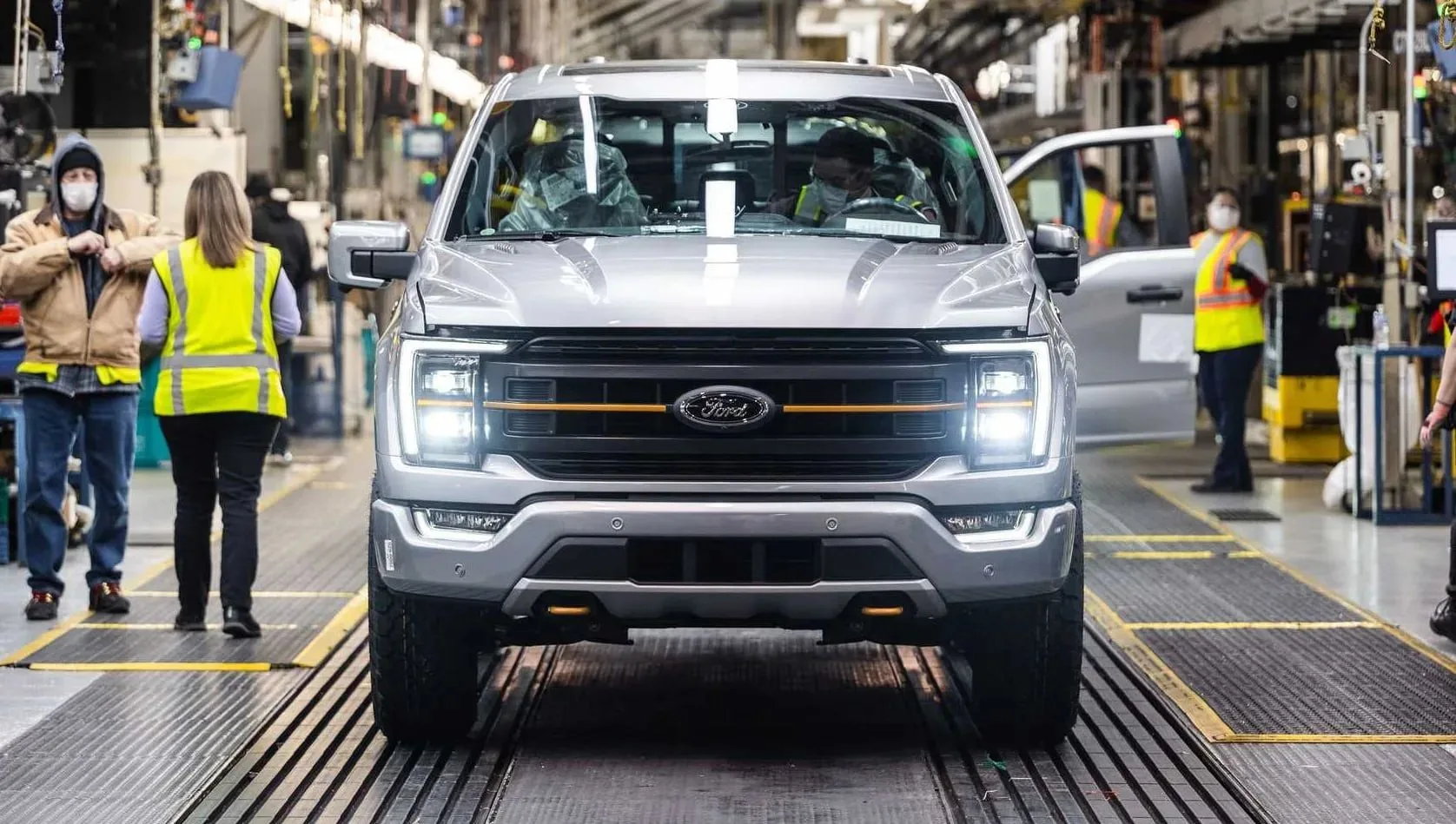 Ford отзывает 41 тысячу автомобилей из-за отказа фар