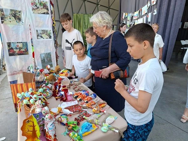 🧸 В «Камских зорях» завершился проект «Кукольный фургончик» — победитель гранта «Лукойла»

В социал