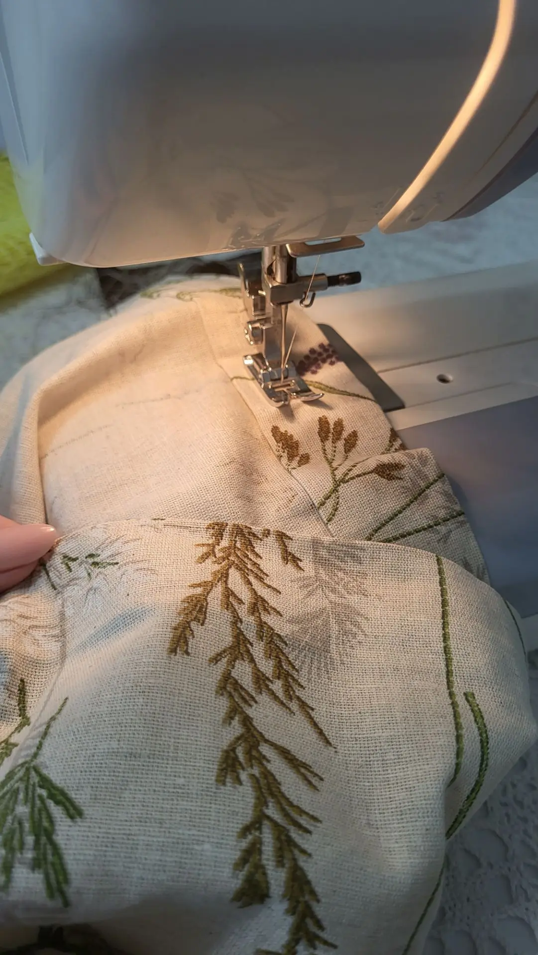 Чем занимаетесь?
Я шторы подшиваю🧵

Как говорится - сделала сама = заработала🙌

Услуги ателье сейч