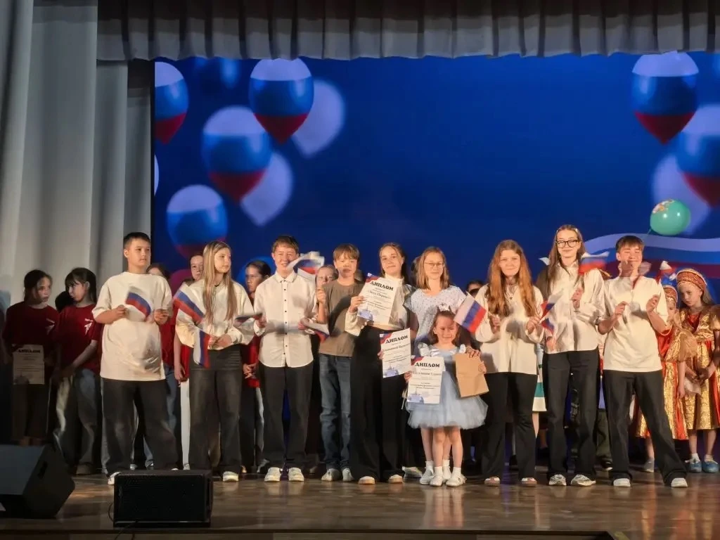 Дорогие друзья!

Мы от всей души поздравляем вас с Днём России! 🇷🇺

Это праздник единства, мощи и 