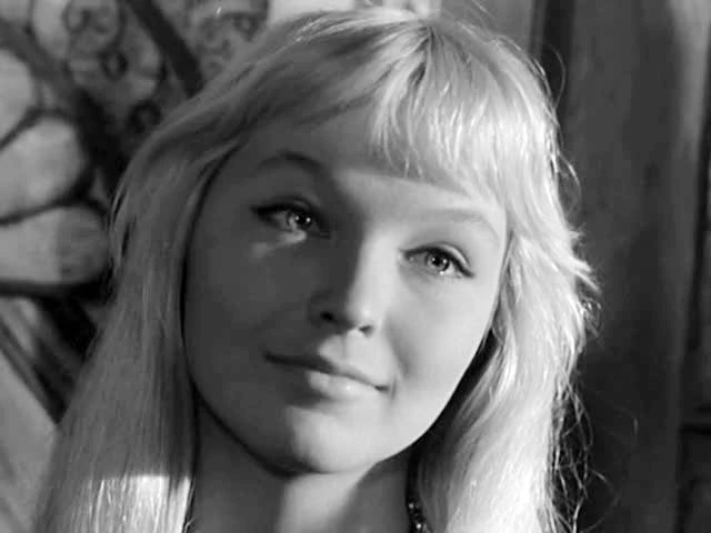 Знаменитая французская актриса и певица Марина Влади скончалась в возрасте 88 лет, сооб...