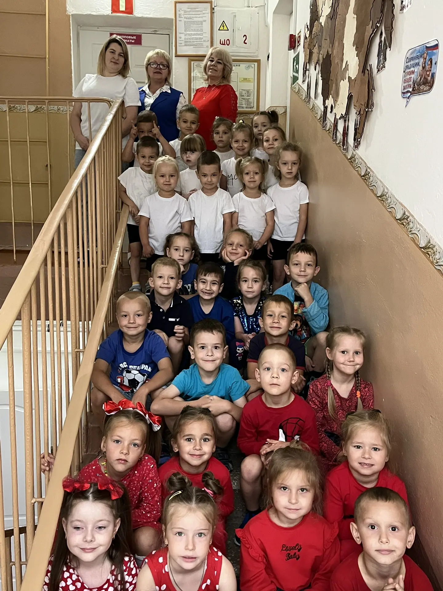 🇷🇺 Белый, синий, красный — цвета, которые объединяют миллионы сердец. Мы гордимся сво...