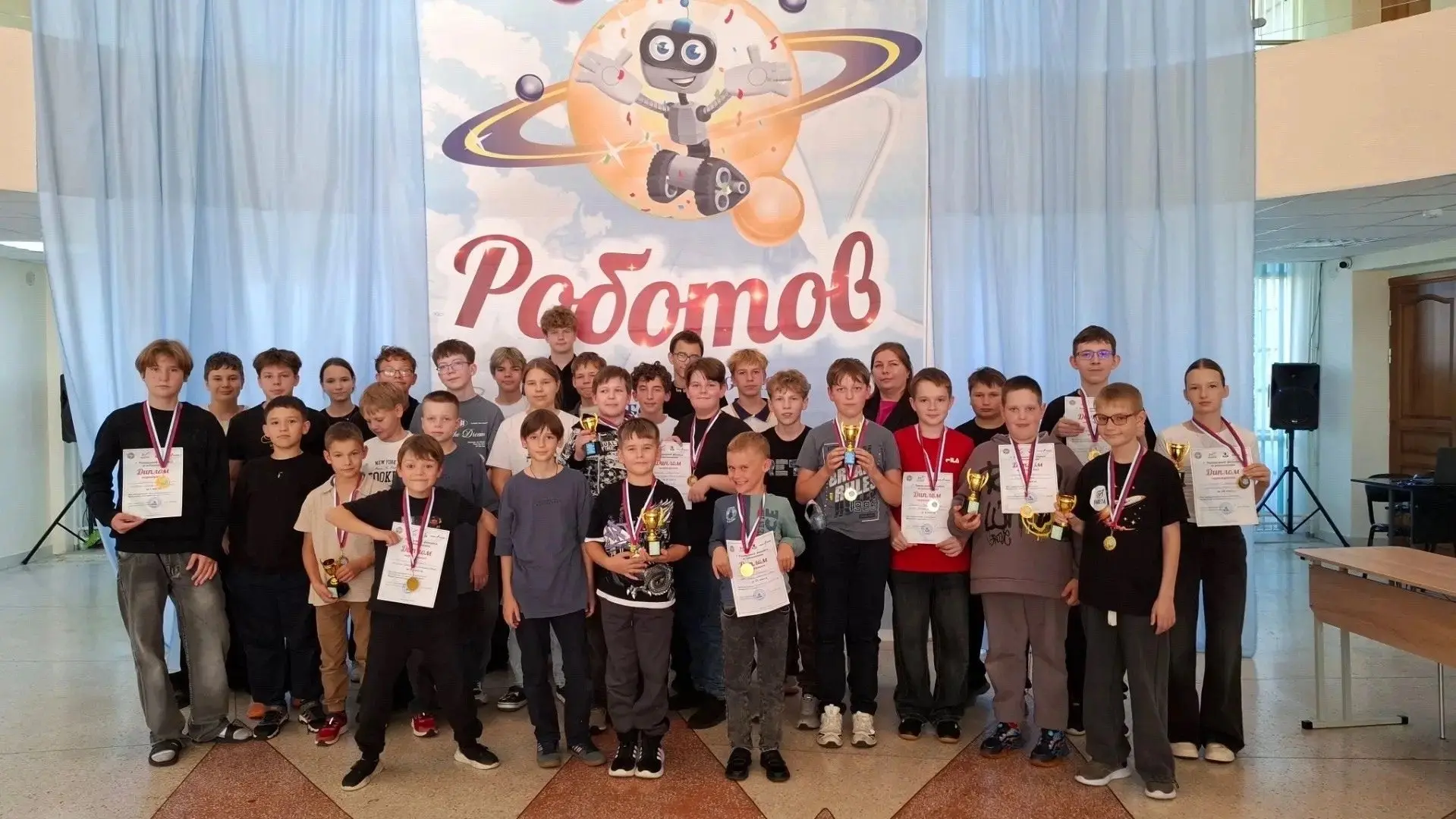 Девять наград привезли серовские ребята с фестиваля робототехники