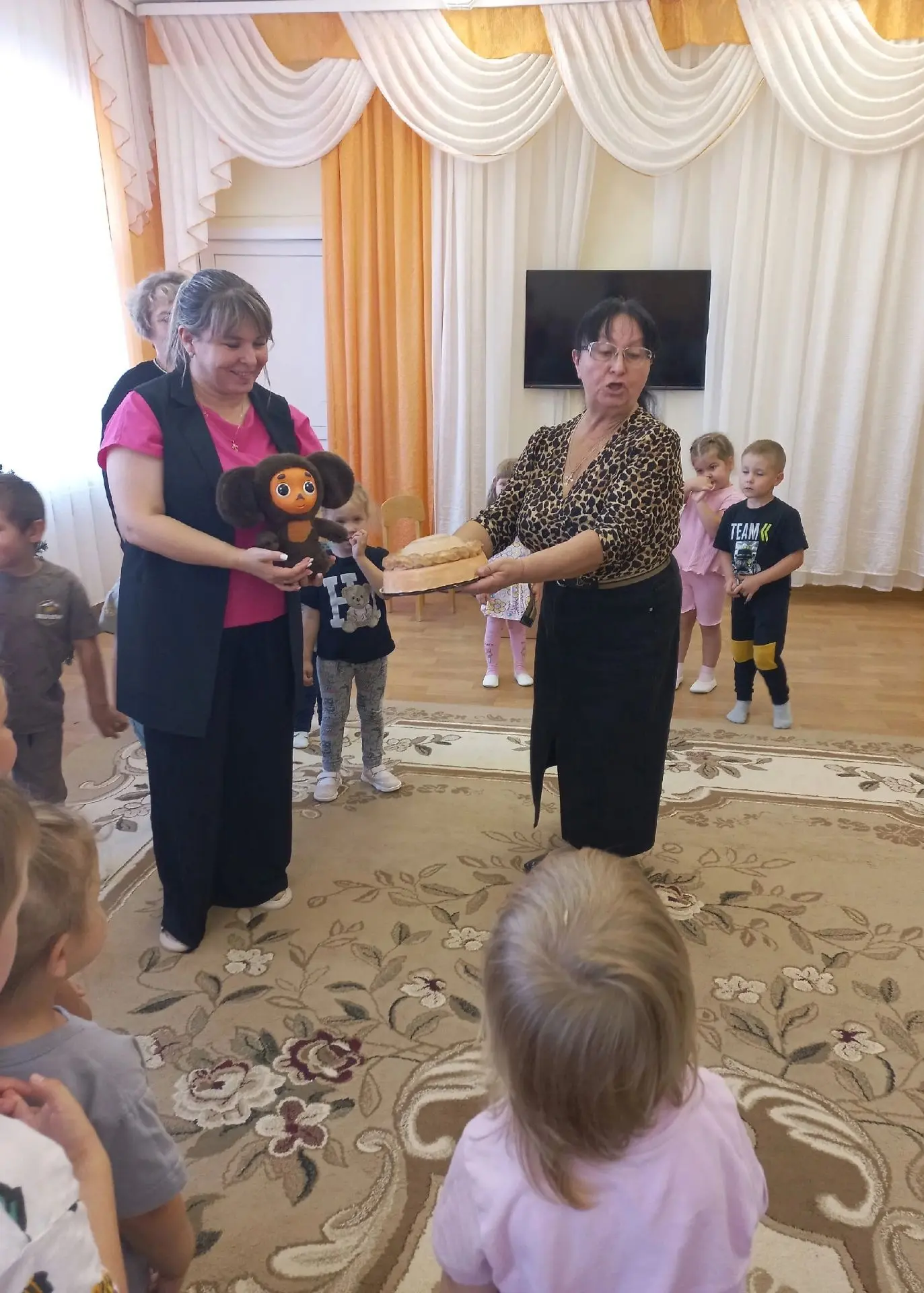 К ЧЕБУРАШКЕ В ГОСТИ!