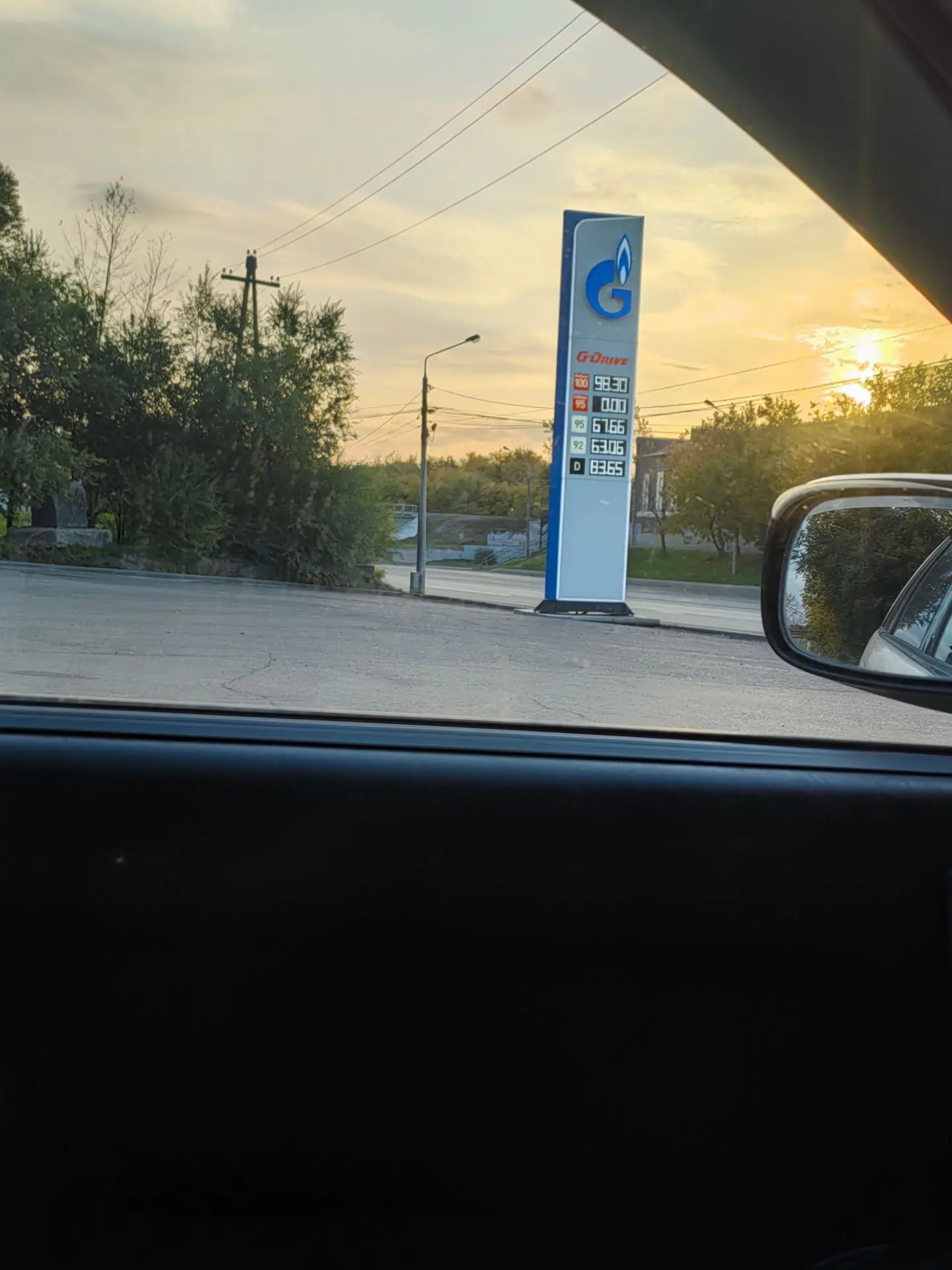 60 лет октября в сторону иотросова есть все кроме 95G очередь пока в пределах азс запра...