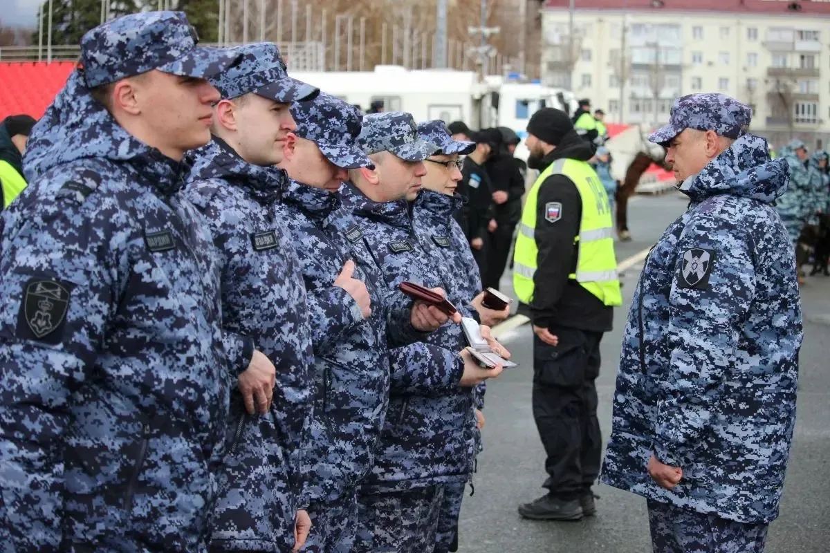 В Самарской области состоялся традиционный гарнизонный строевой смотр личного состава, заступающего 