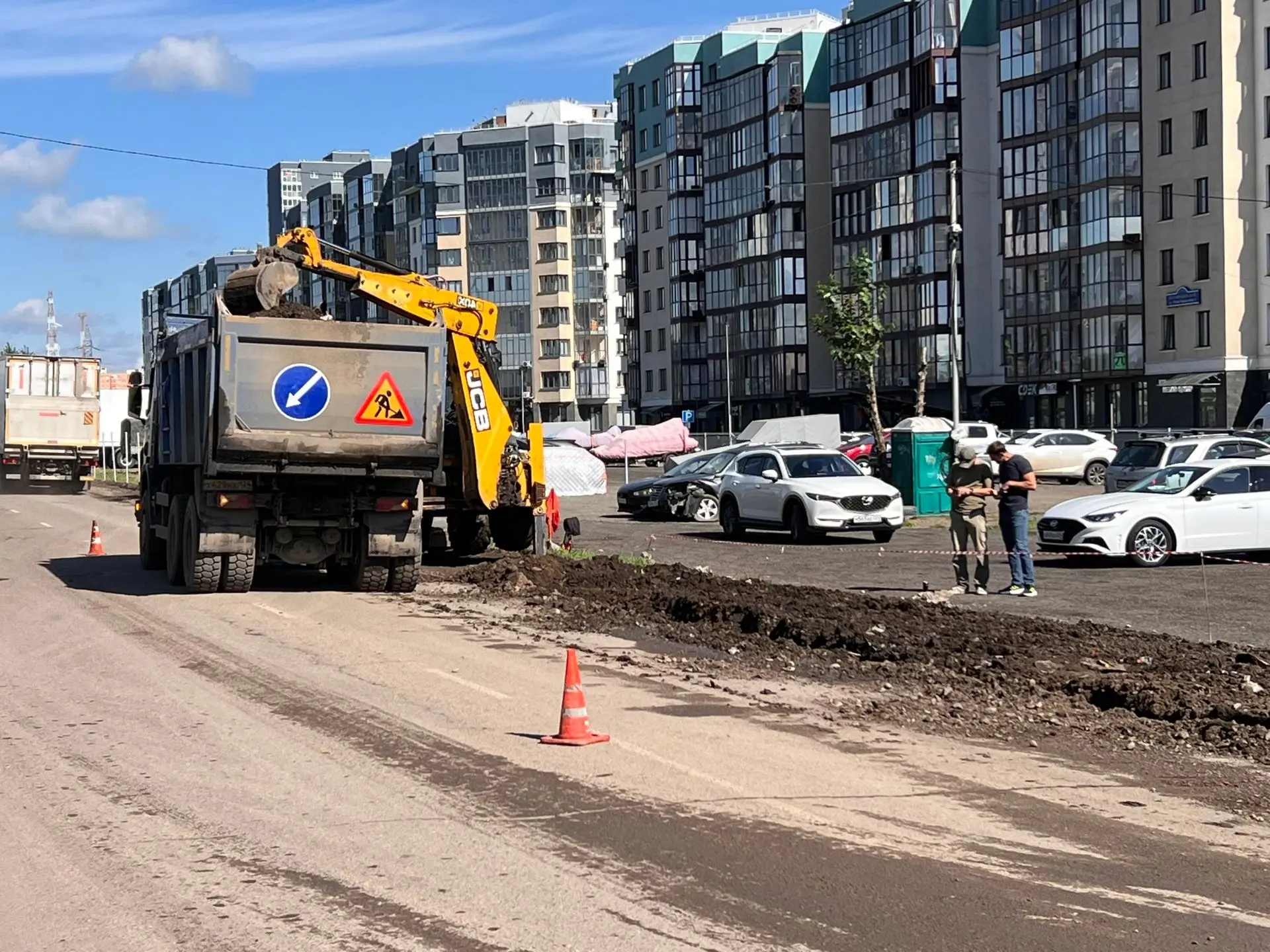 Начались работы по многострадальному выезду от домов на Петра Ломако, 16 и Петра Подзол...
