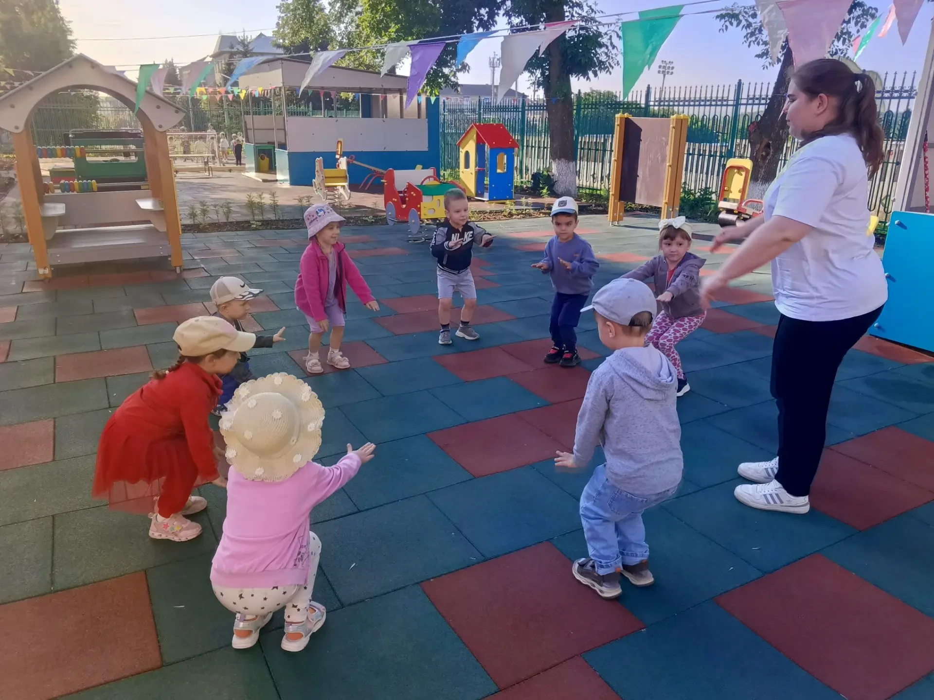 Солнце, движение и улыбки: «День подвижной игры» в группе «Гномики» ☀🤸‍