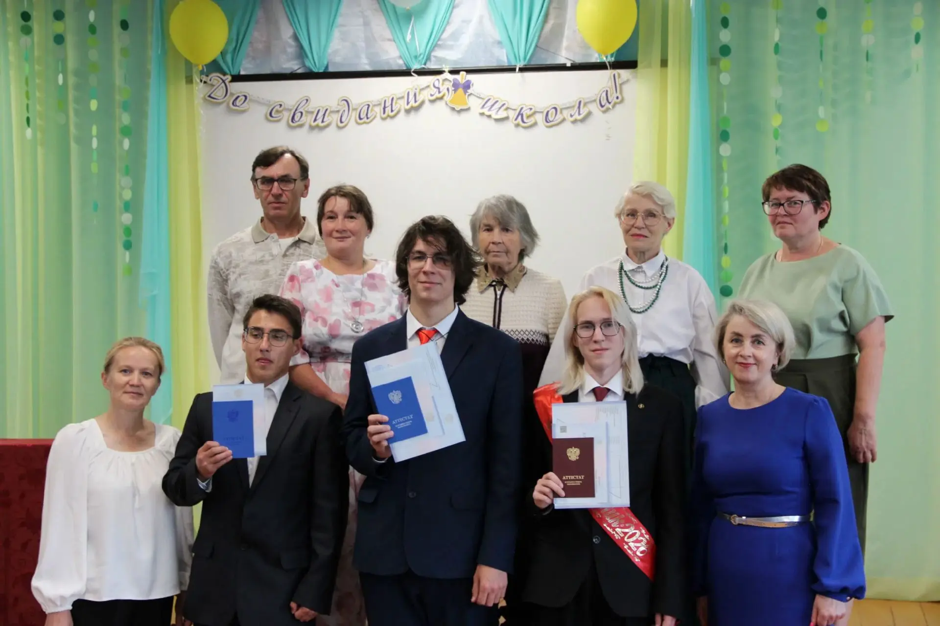 🎓 Звёздный выпускной - 2026🌟

27 июня в нашей школе прошло торжественное вручение аттестатов выпус