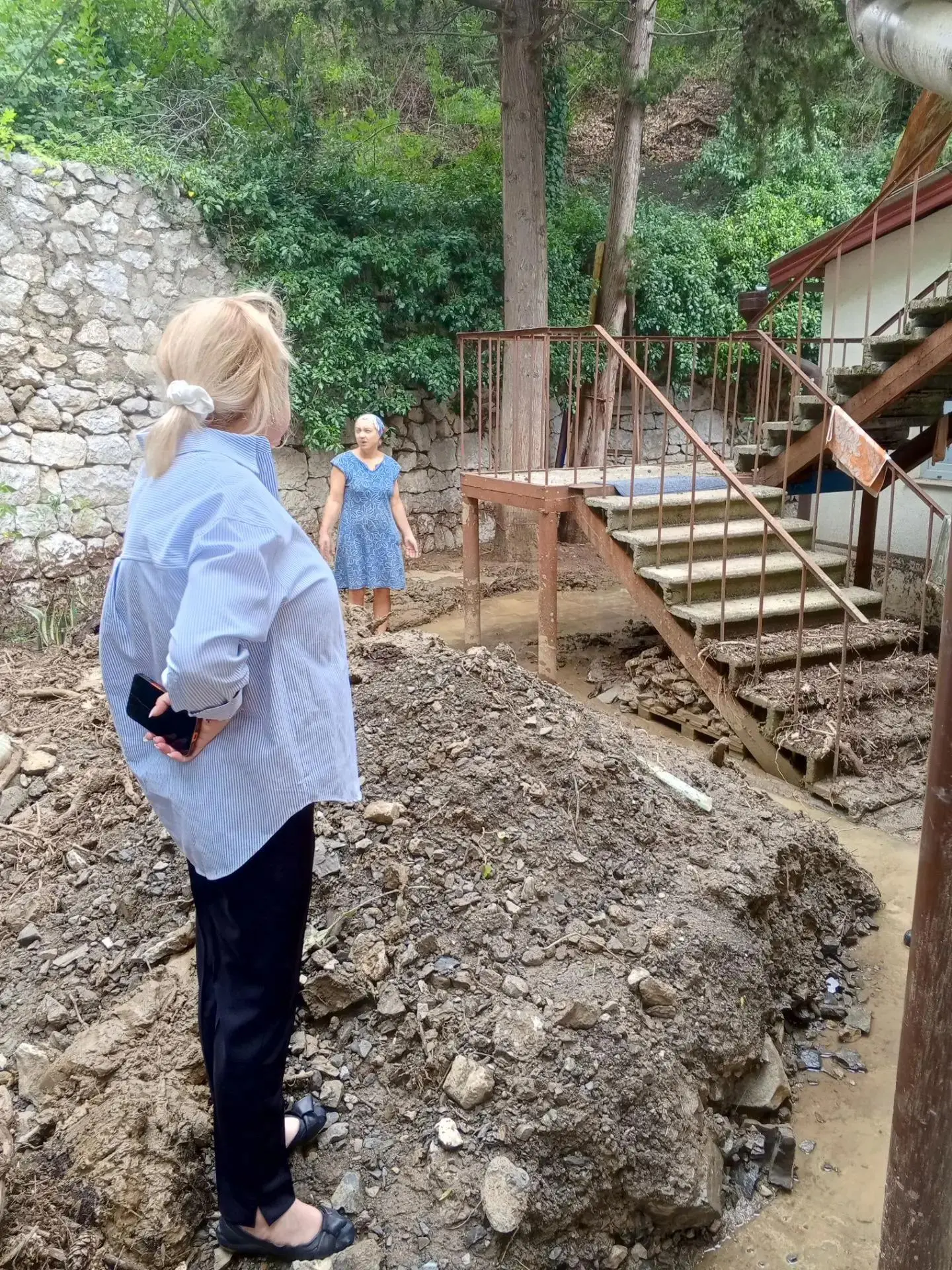 Вечером добралась до Алупки. Очень хотелось лично поздравить жителей с днем города. Сегодня его отме