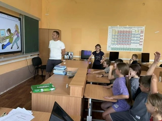 🌐📱👩‍💻Беседа "Гаджеты и мы"

📅19 июня в пришкольном лагере «Дружба» ГБОУ «Лисиченская школа Амвр