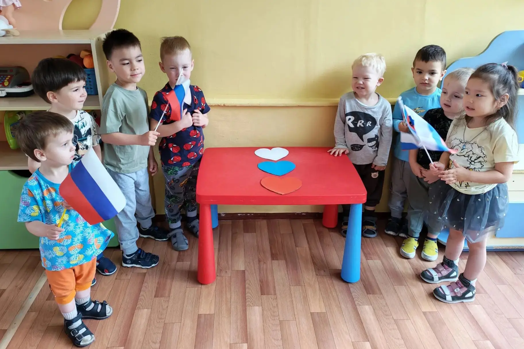 🤩 День российского флага в детском саду — это познавательный и патриотический празник ...