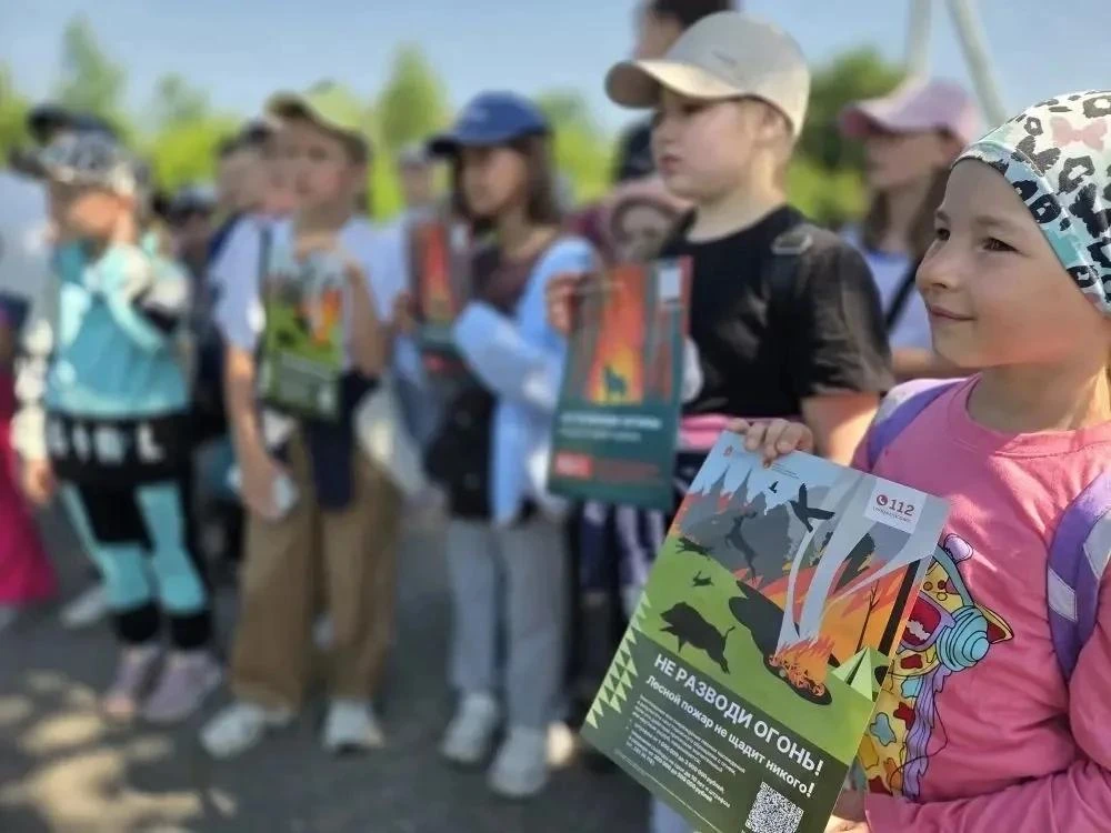 🌳 В парке «Стрелки» продолжаются экскурсии в рамках проекта «Лесные лаборатории», который реализует