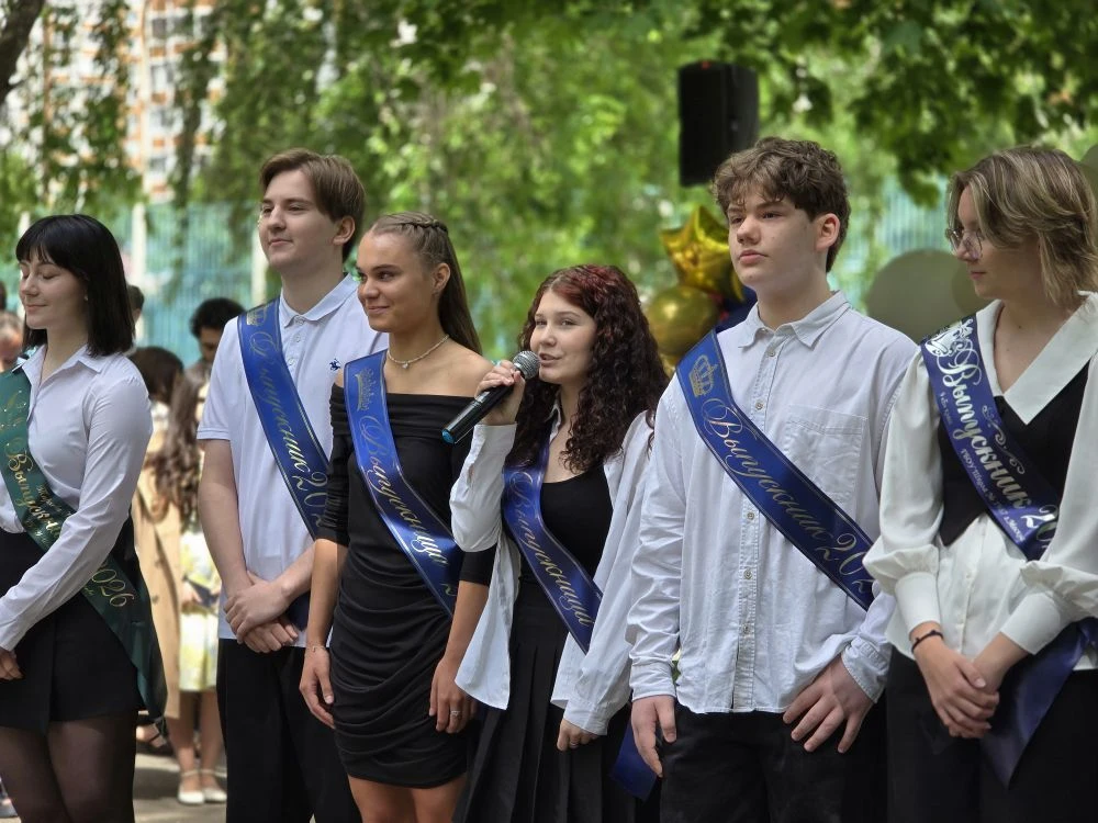 🎓 Этот звонок — как старт перед финишной прямой  🔔 Сегодня в 1 корпусе нашей школы прошла торжествен
