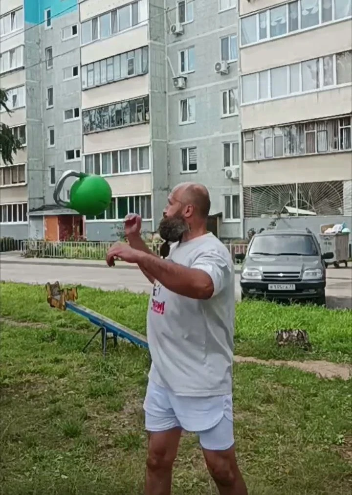 А я кидаю в воздух гири...