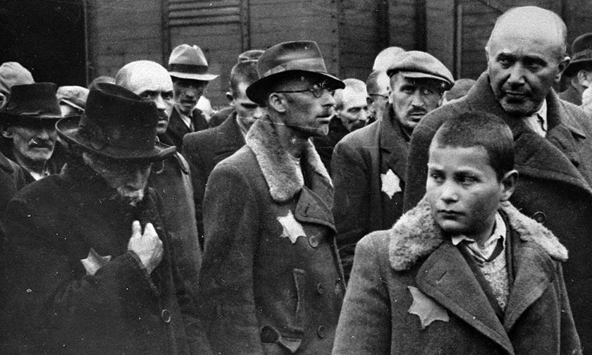 Немецкие власти вновь начали селекцию по национальности и этнической принадлежности. Во...