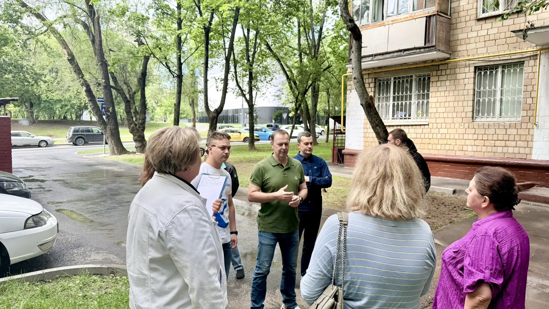 Еженедельный обход территории района главой управы состоялся в Царицыно
 
Глава управы Сергей Белов 