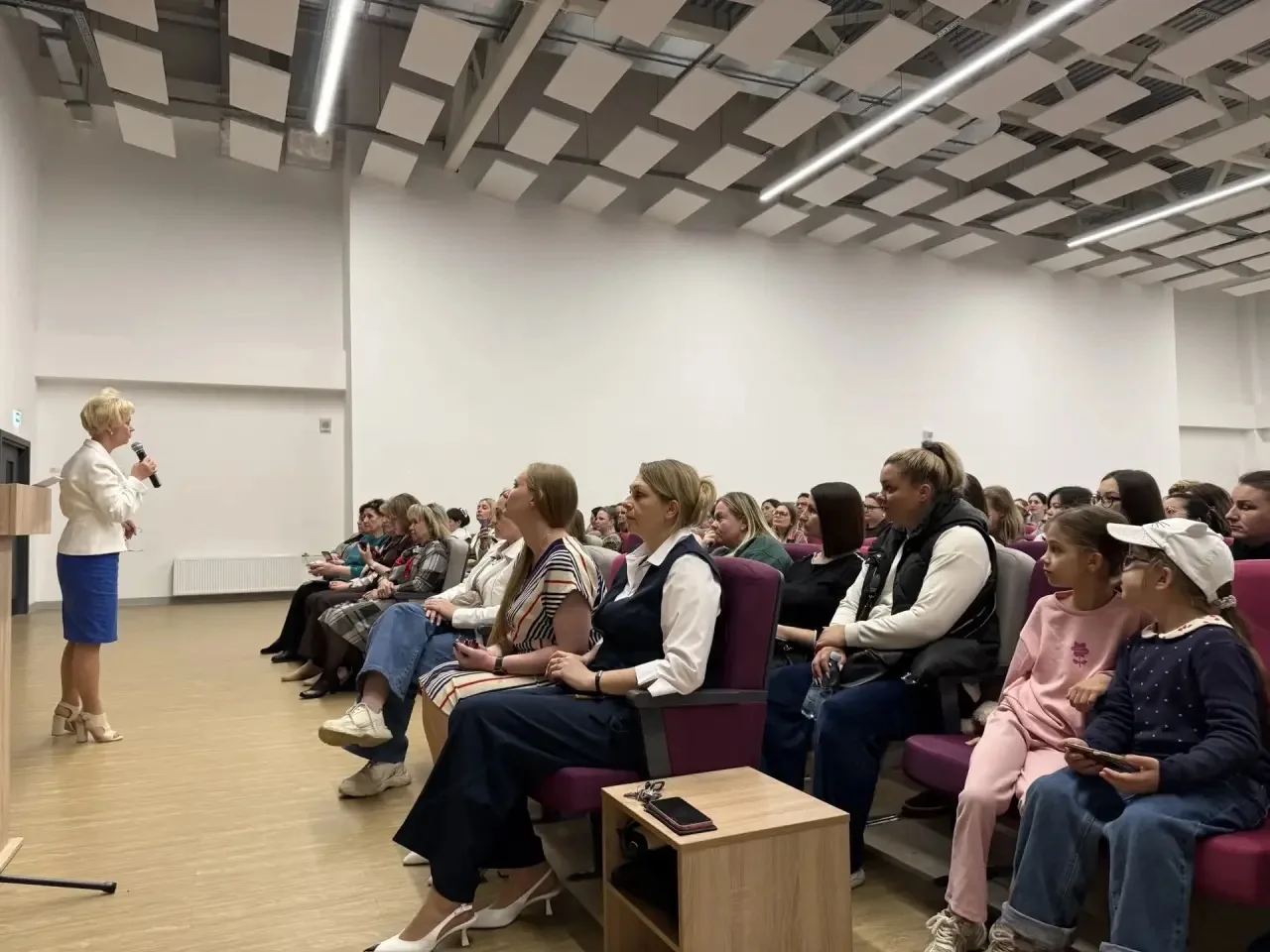 🎒 Первый шаг к школе: в гимназии прошло собрание для родителей будущих первоклассников! ✨
Сегодня, 