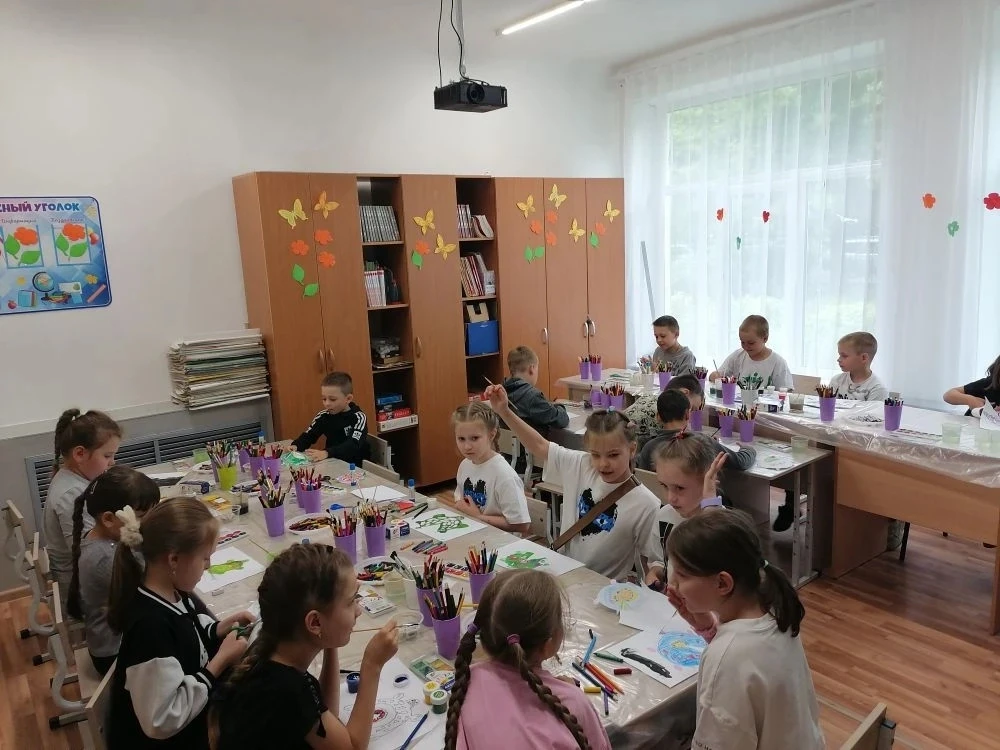 :

🔥 Урок мужества в школьном лагере — это не только про историю, но и про творчество! 🔥

Сегодня 