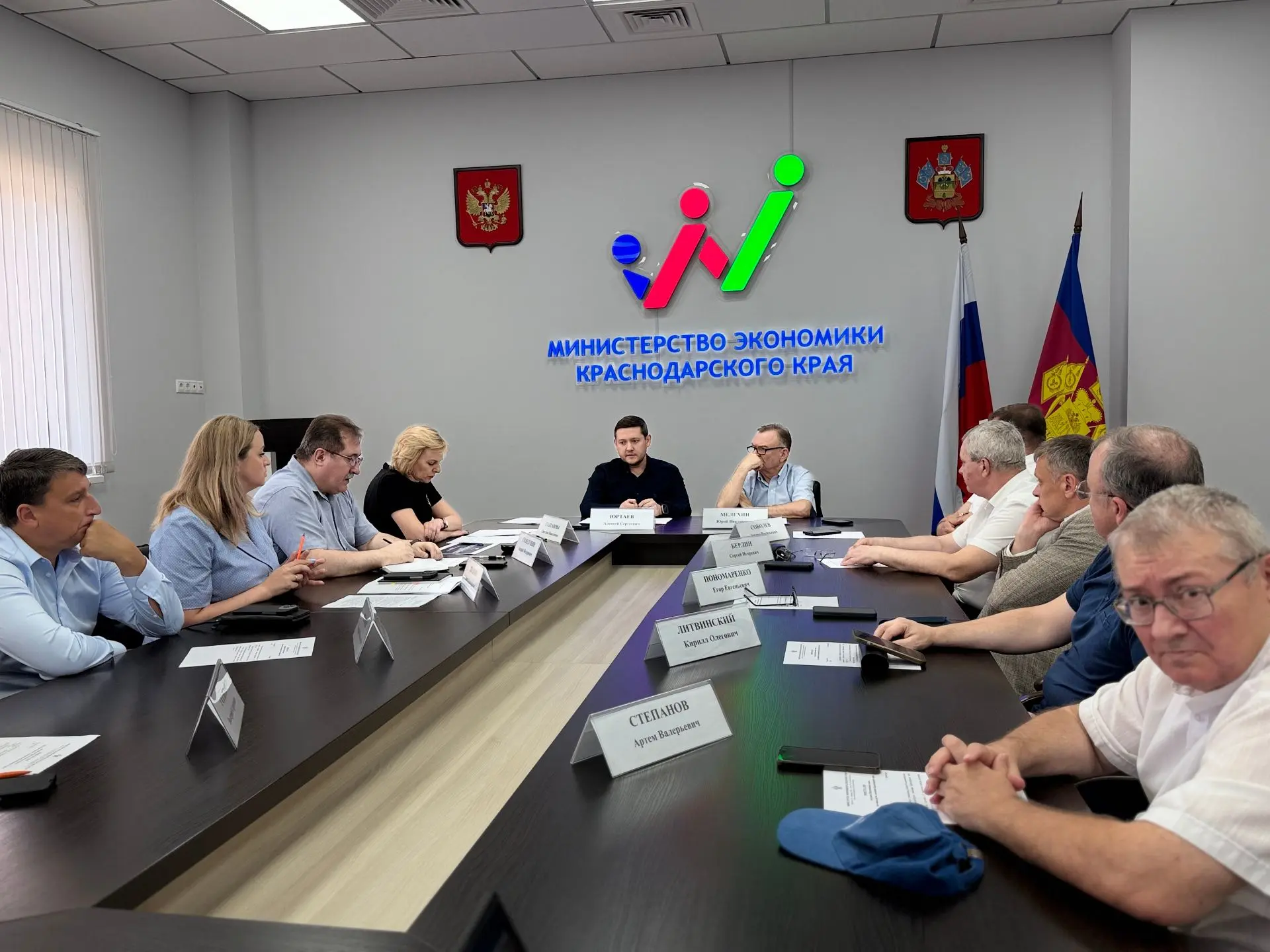 ❗️Прозрачность и креатив: итоги заседания Общественного совета Минэк Кубани

В минэке края прошло за