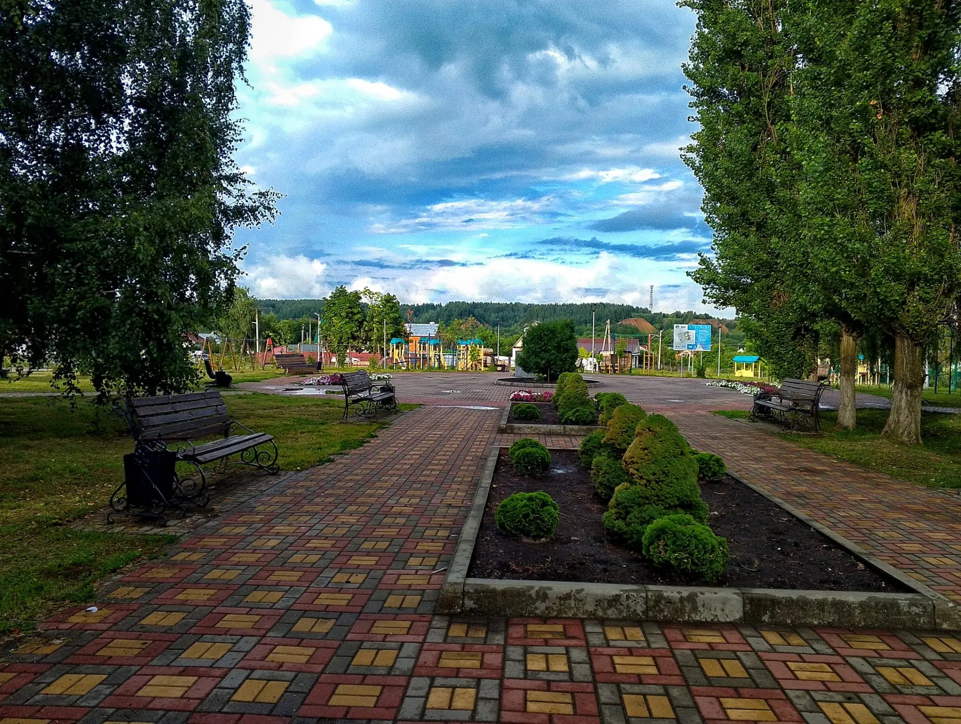 Доброе утро! Солнце взошло,
Дыхание жизни новой пришло,
Пускай это утро будет чудесным,
А день плодо