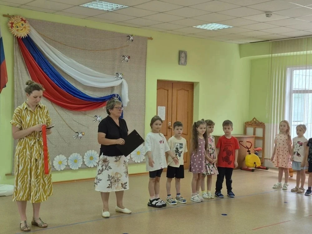 С днём рождения, страна! 🎂🎈Вчера в нашем детском саду было по-настоящему празднично ☀️Ребята слуша