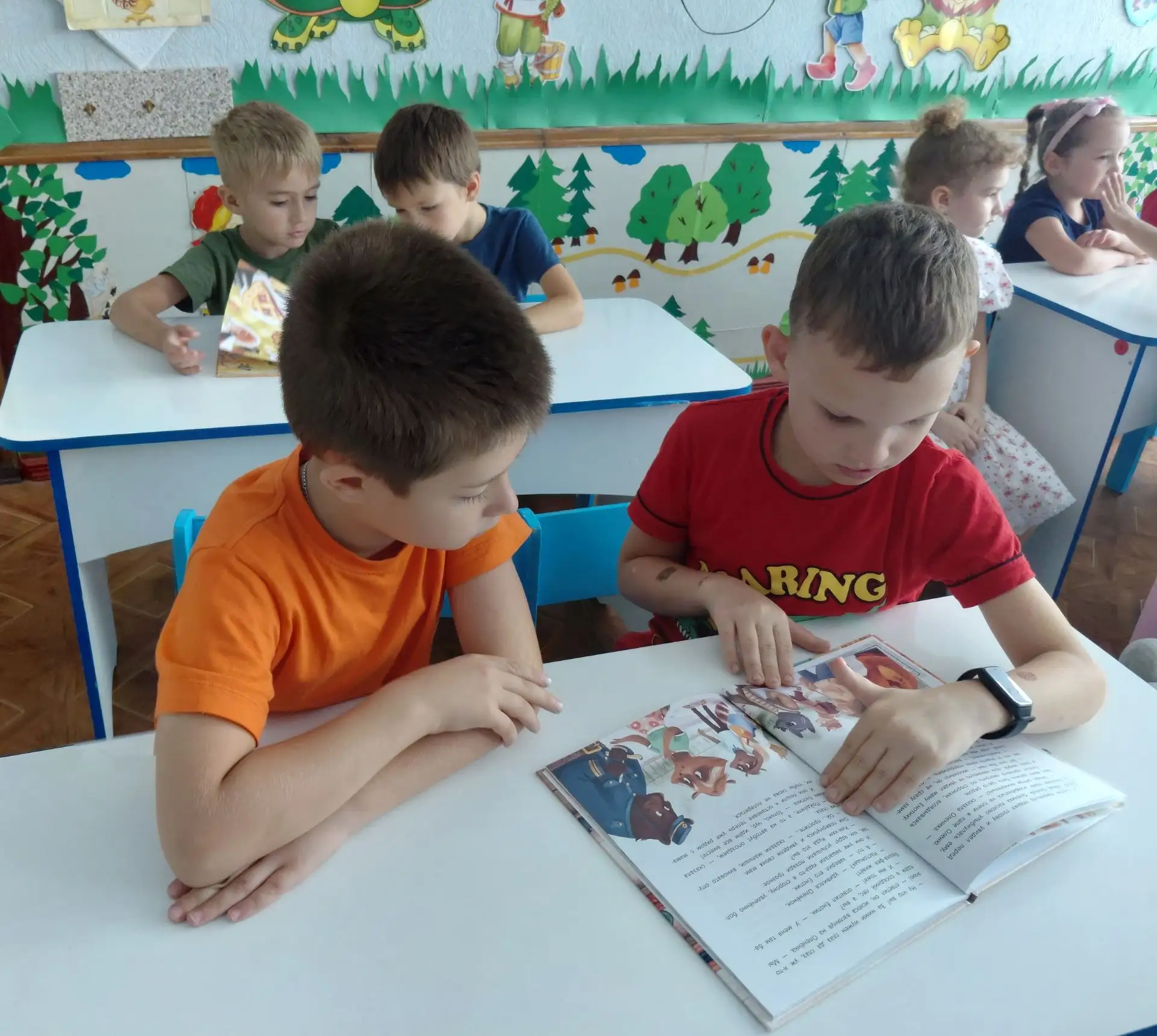 Библиотечный пункт в детском саду № 8 «Светлячок». Сегодня там настоящее оживление! Библиотекари биб