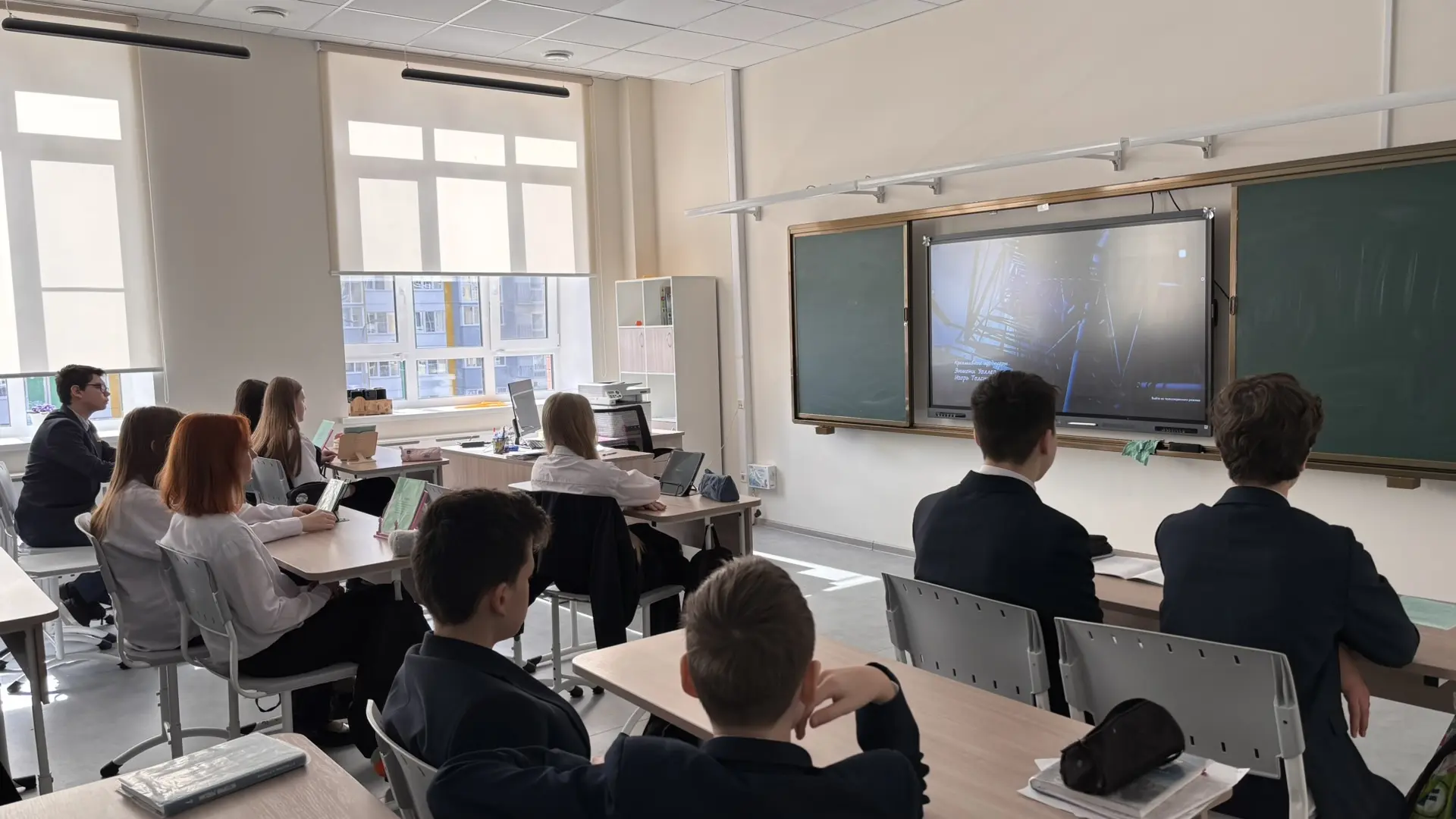 🎓Накануне Дня космонавтики, советники директора по воспитанию провели для обучающихся лицея познават