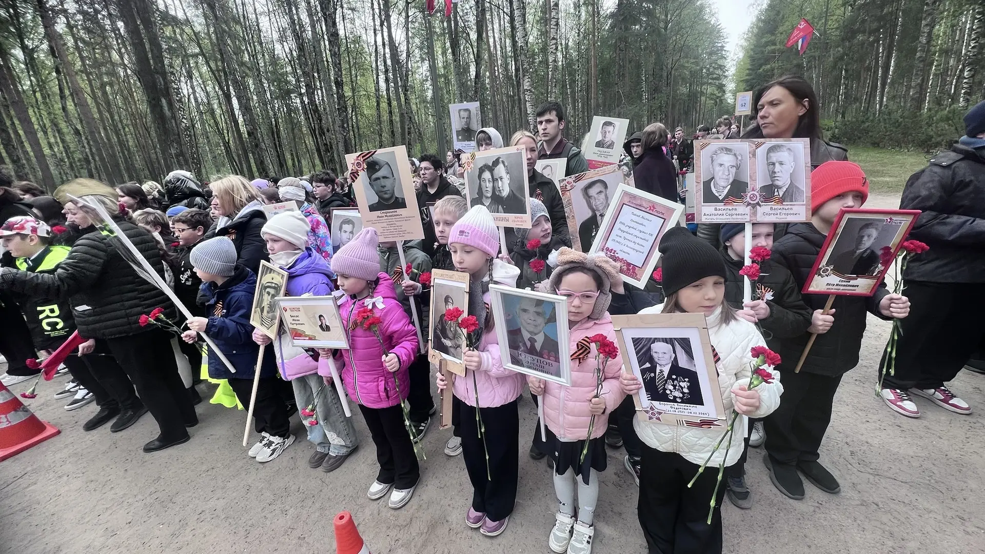 7 мая в лесопарке Сосновка учащиеся 1Е класса — Орлята Хранители — приняли участие в районной акции 