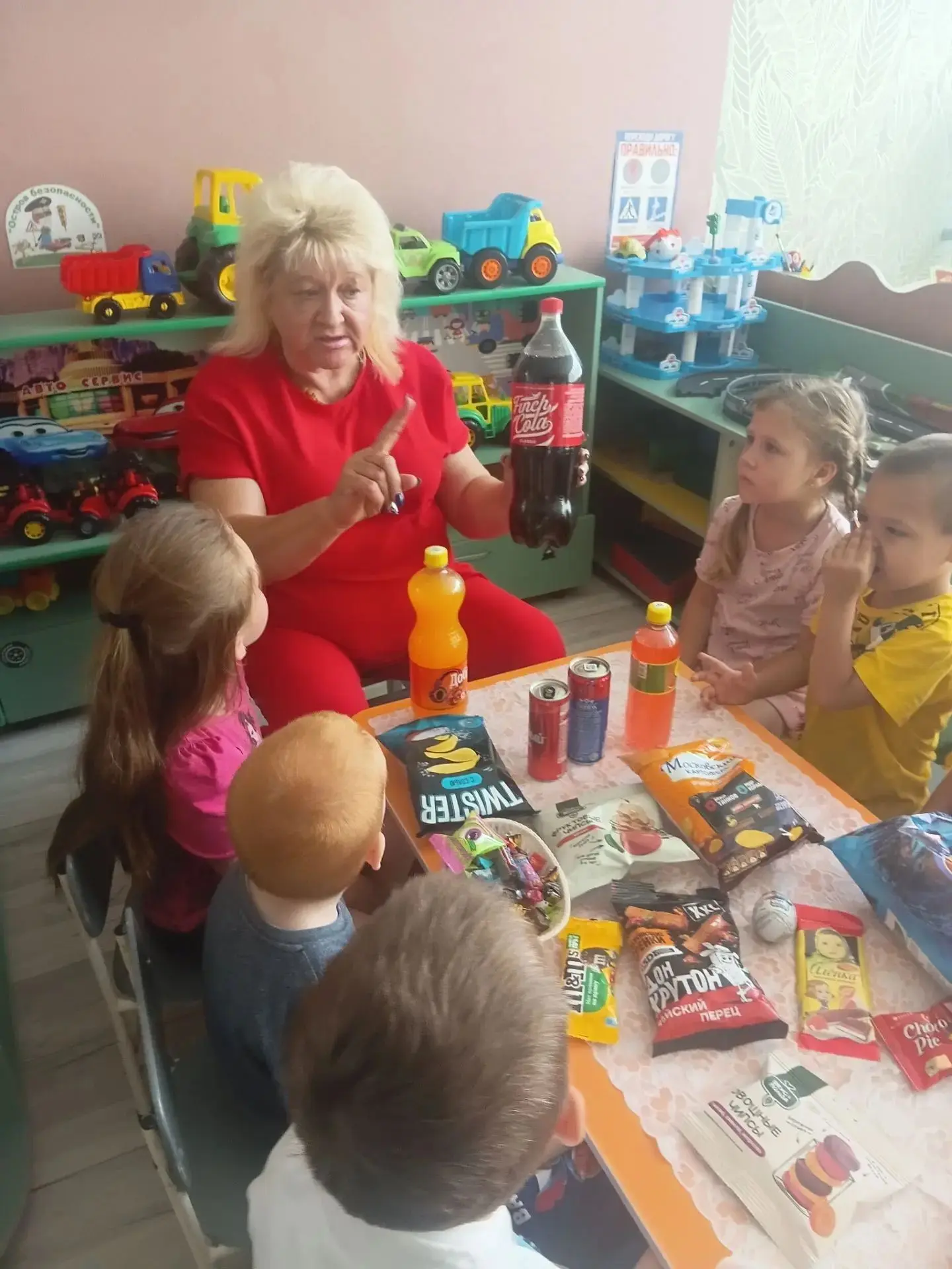 "ПОКА МАМА НА РАБОТЕ"

💫Сегодня в группе №4 (4-5 лет) Галина Анатольевна Лобынцева провела тематиче