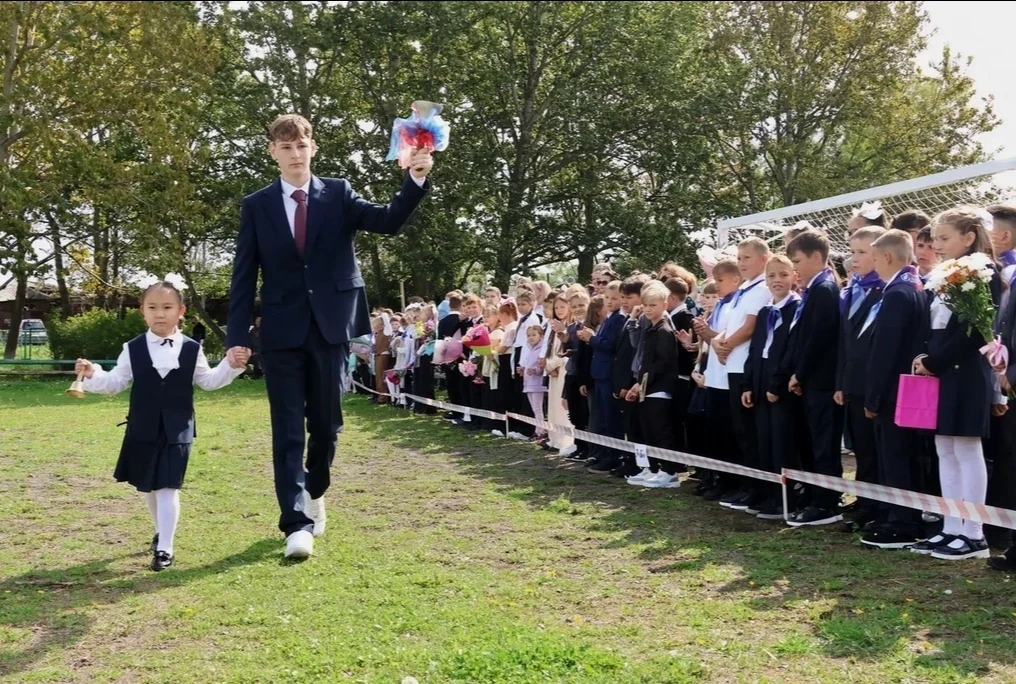 ☀️ С Днём знаний, дорогие ученики, родители и коллеги!