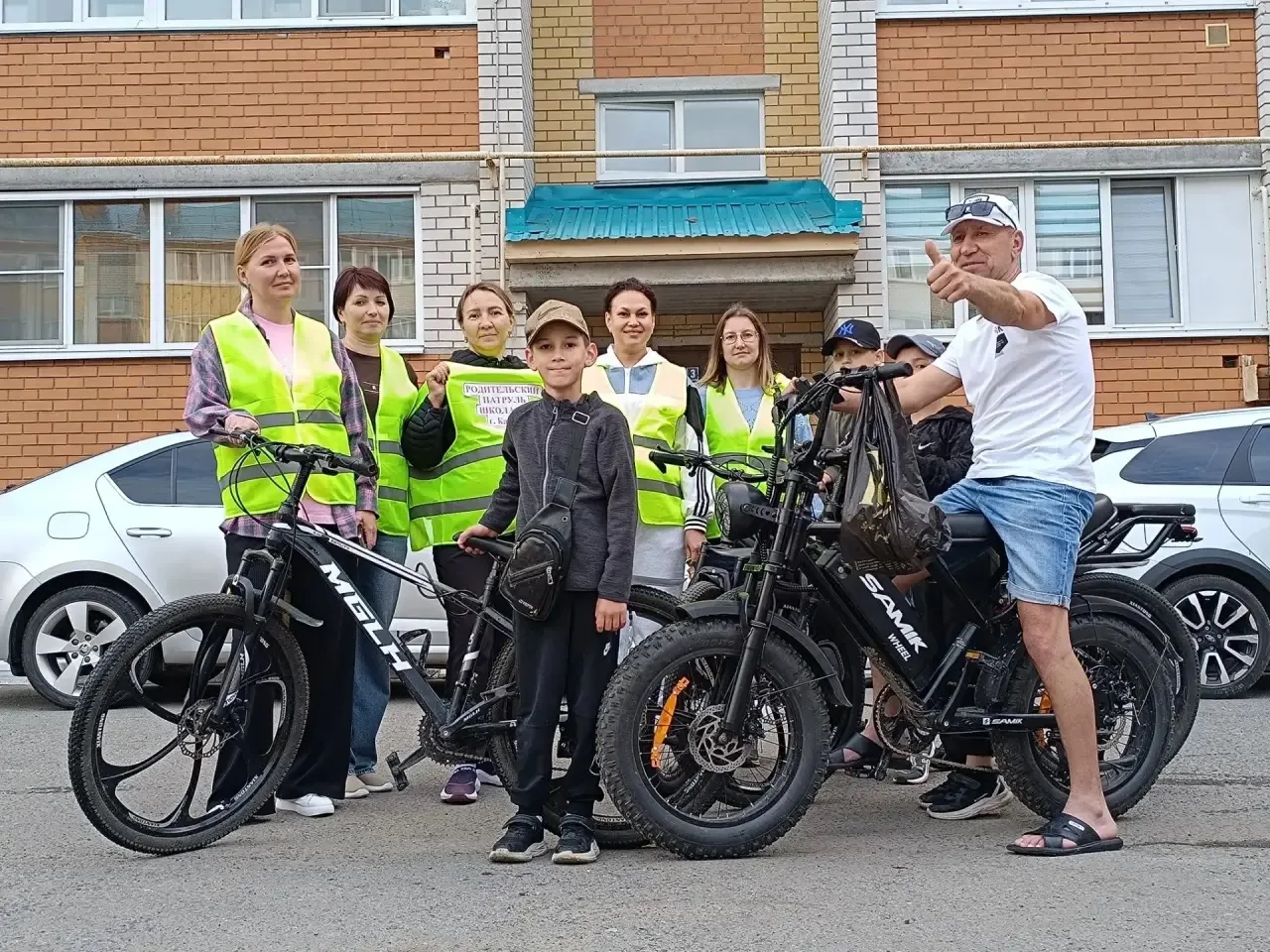 🚔 Безопасное лето: «Летний родительский патруль» школы №3 на улицах Канаша! 👨‍👩‍👧‍👦✨

☀️ Лето —