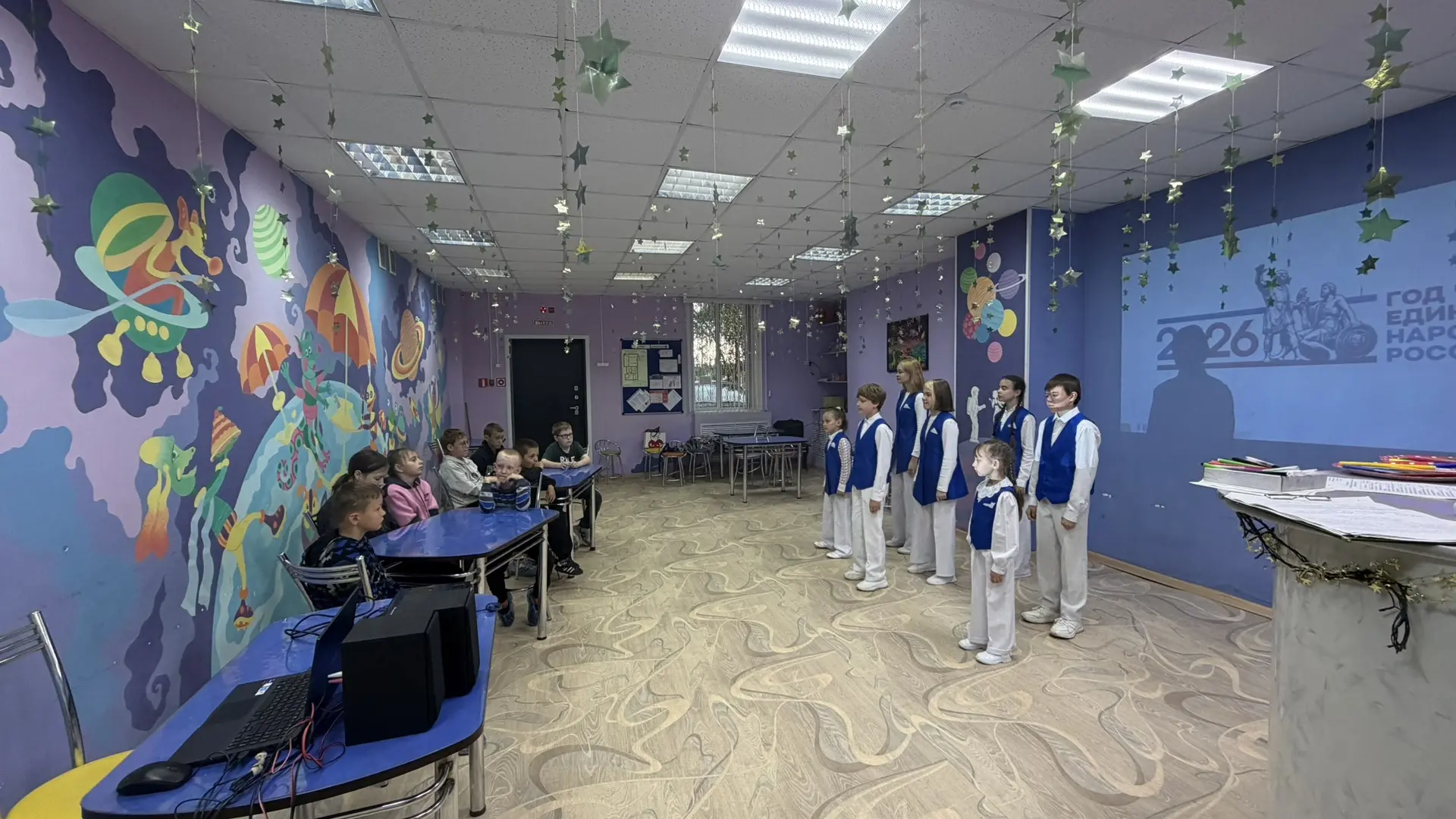 Экскурсия в центр «ГАЛАКТИКА»: знакомство с культурой народов России! 🌟
Ребята из школьного лагеря 