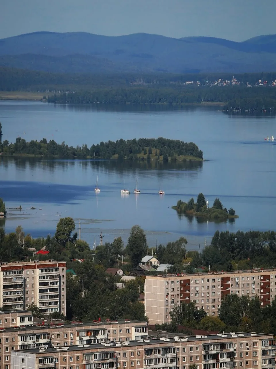 🌊 Верх‑Исетский пруд: кусочек истории и место для отдыха в Екатеринбурге