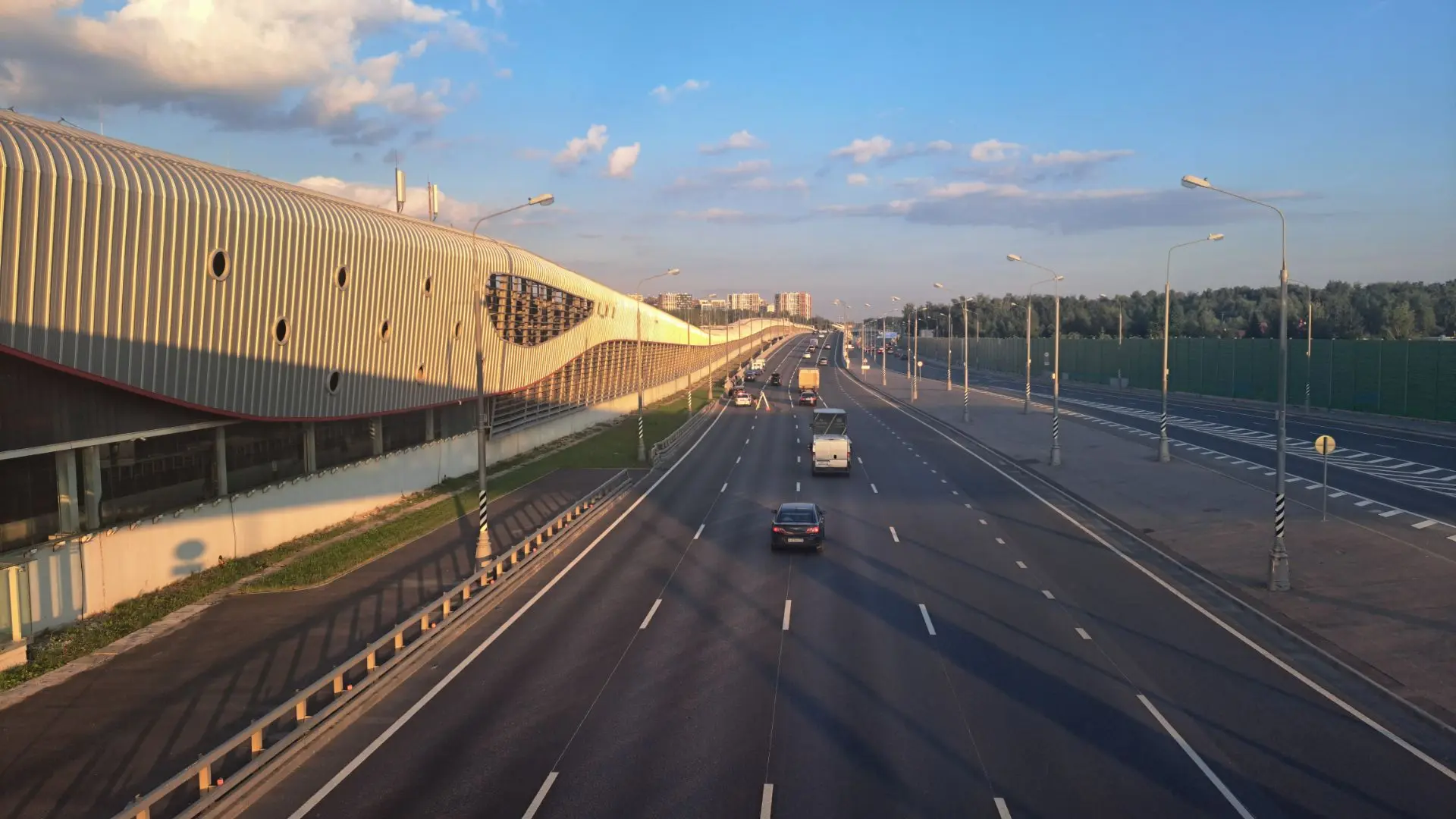 От читателя: ДТП возле станции метро Филатов луг.

@moskovskyTiNAO ↖