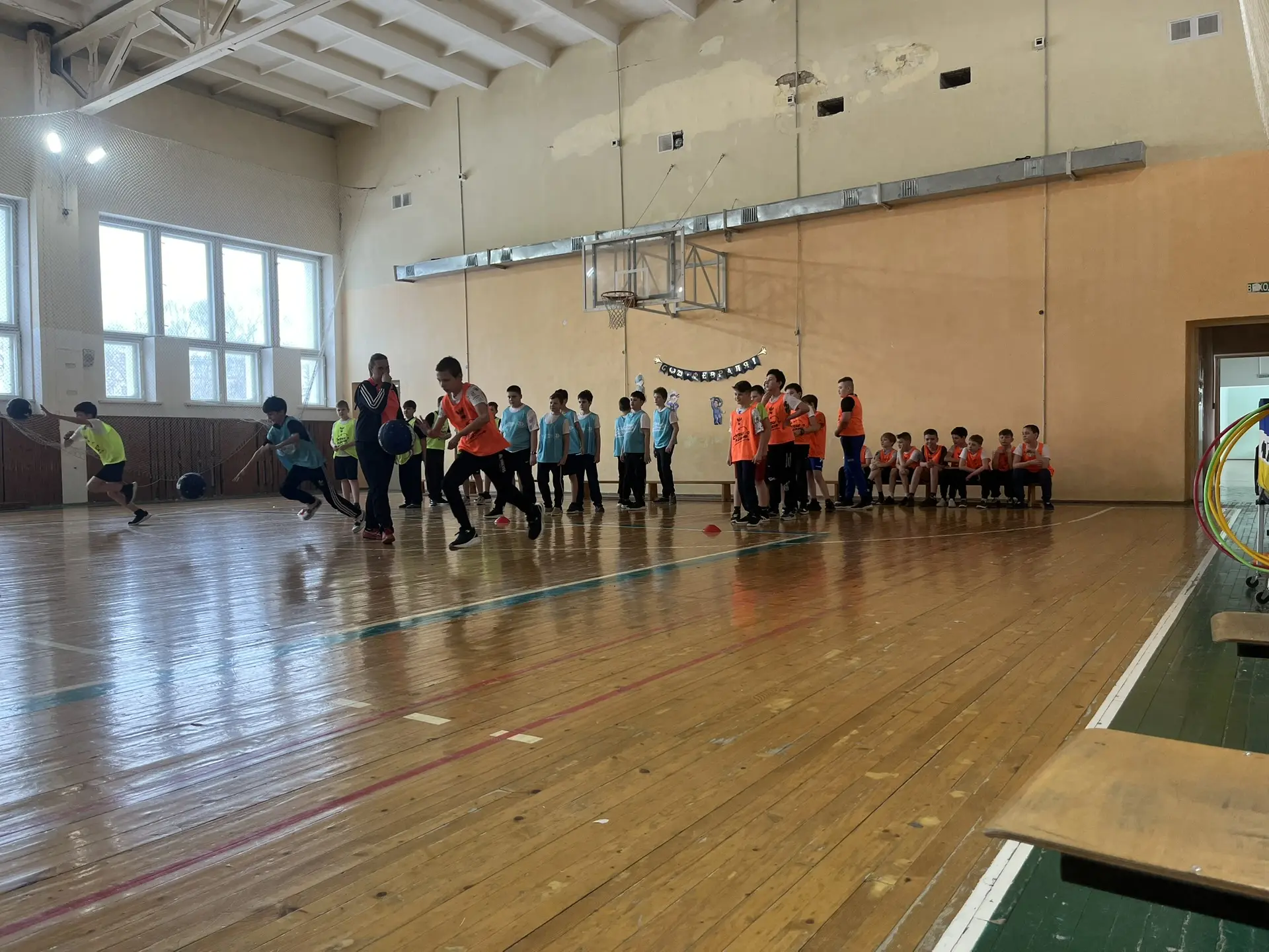 💪 Сила, ловкость и командный дух! В школе прошли «Веселые старты»!  🏆 В нашей школе стало доброй тра
