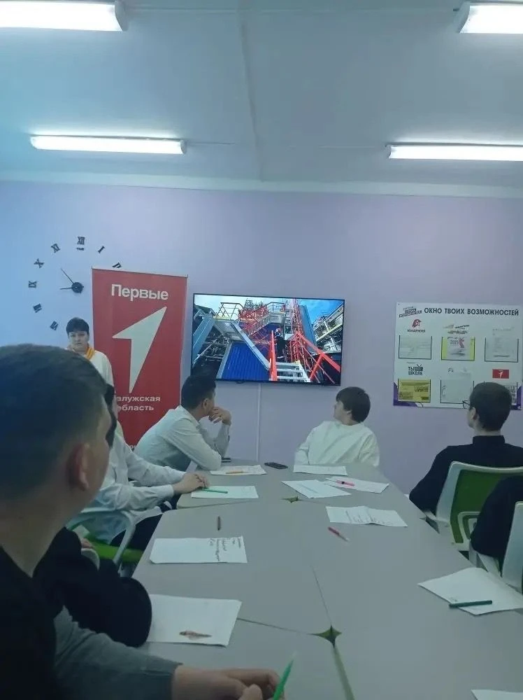 Сегодня утро понедельника в нашей школе ознаменовалось традиционной торжественной линей...