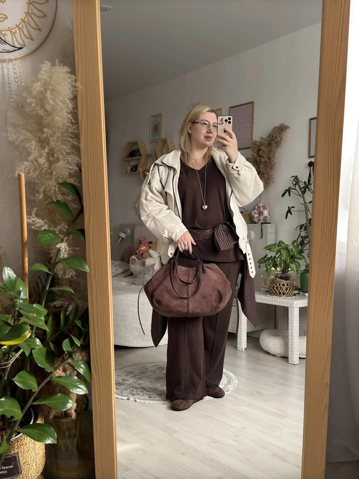 Сегодня стилизуем осенний костюм с Анастасией Многотрендовной 💃