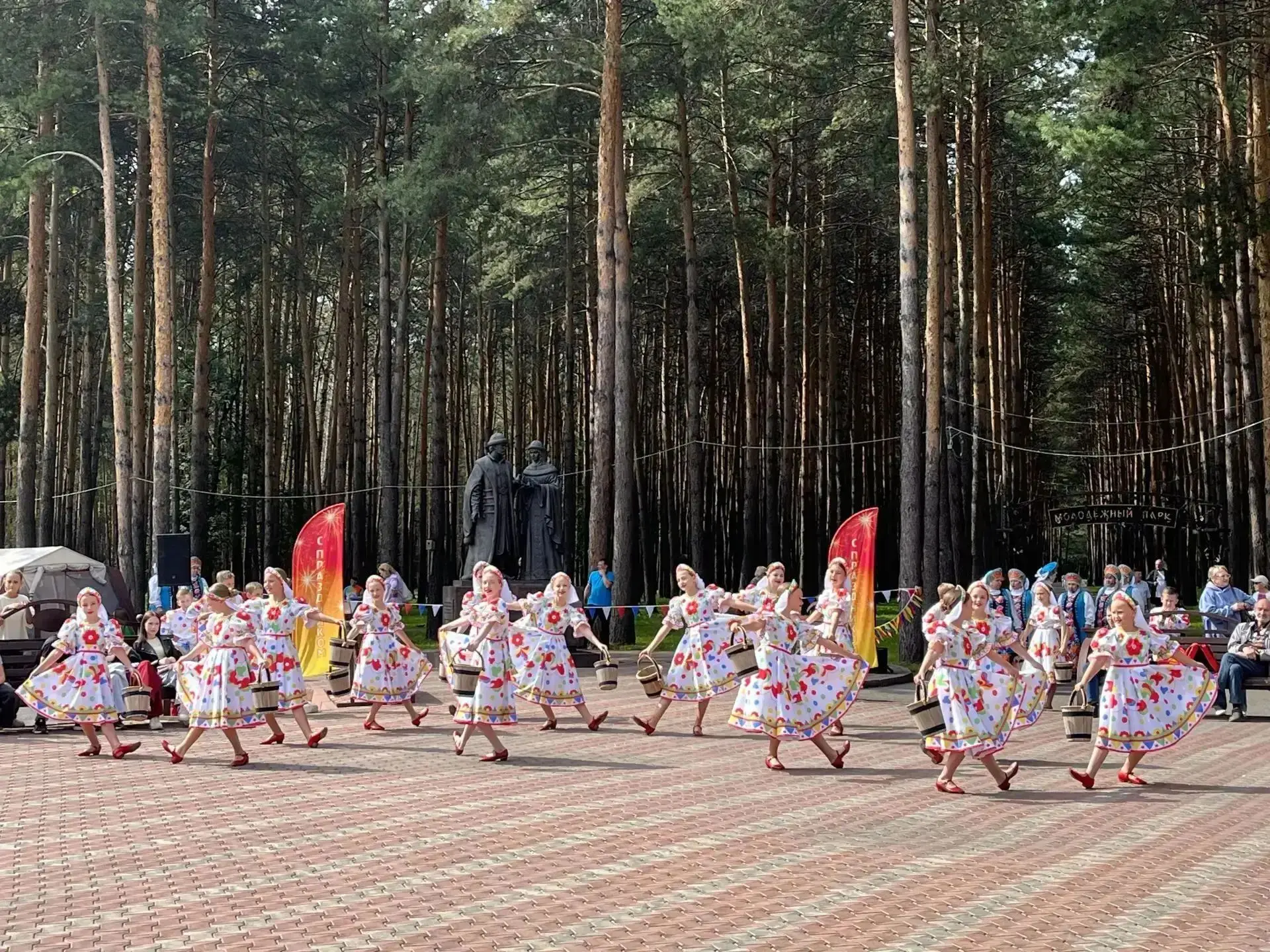 💥🎶 В рамках празднования Дня города и Дня шахтёра наши коллективы ансамбль танца «Сиб...