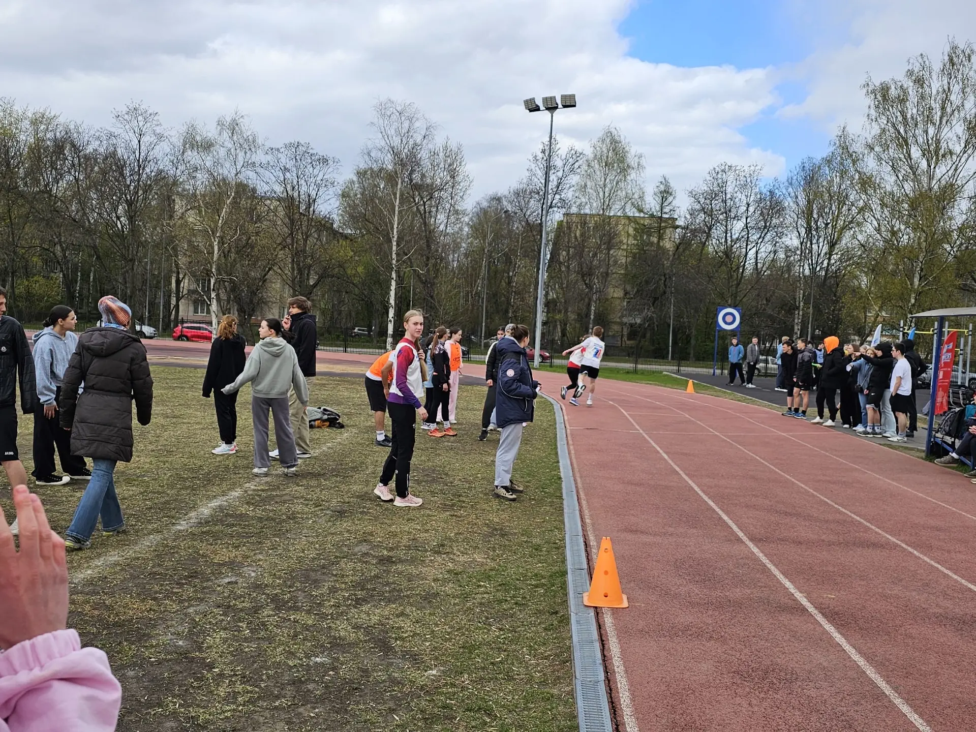 🏆 Бронза на " Невской эствфете"! Наша команда 8-11 классов - третьи в соревнованиях по бегу в Невско