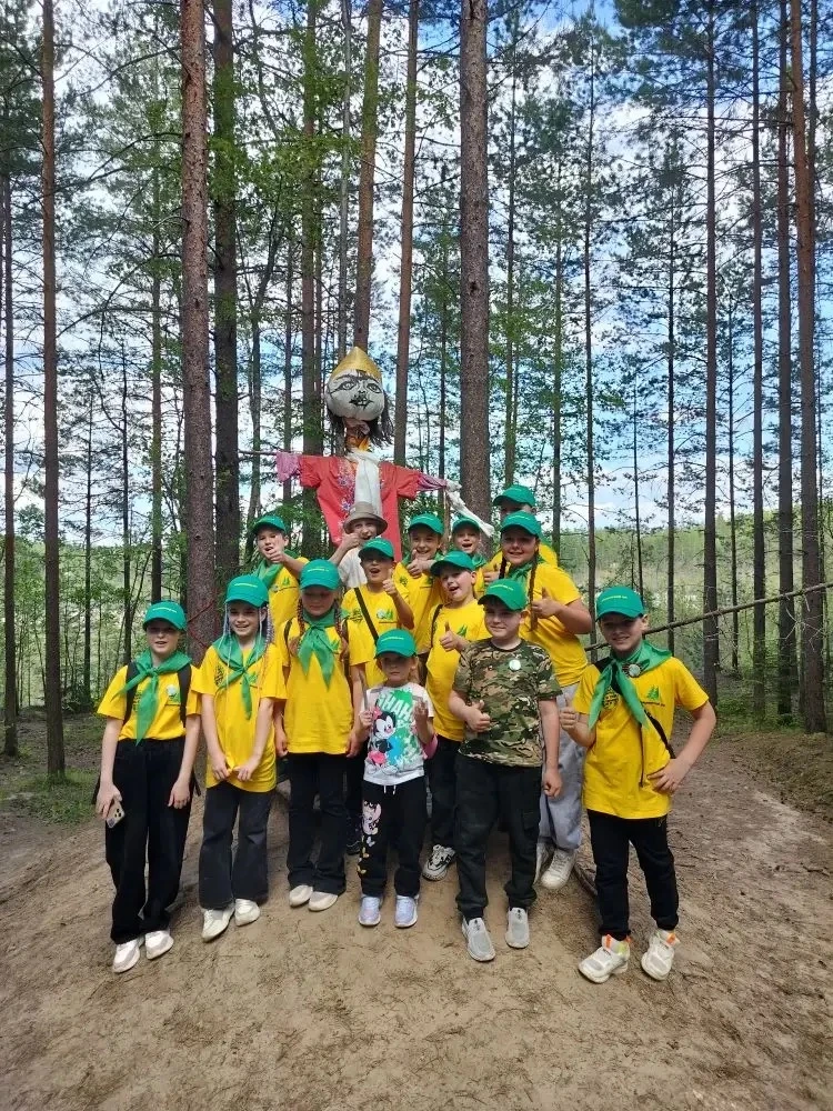 Экскурсия в Дюкинском заказнике⛰️

☀️5 июня наши ребята из школьного лесничества побывали на уникаль