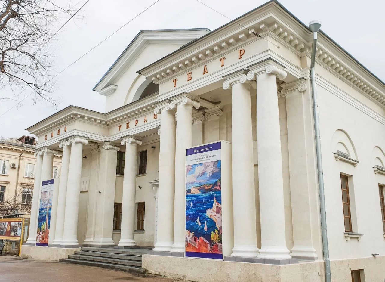 В Севастополе переименуют ретрокинотеатр «Украина» после атаки ВСУ на здание панорамы «...