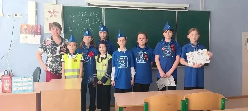 🎉 С наступающим 9 Мая, дорогие педагоги! 🎉  Отряд ЮИД «Дозор» (руководитель Зайцева Е. В. ) не тольк