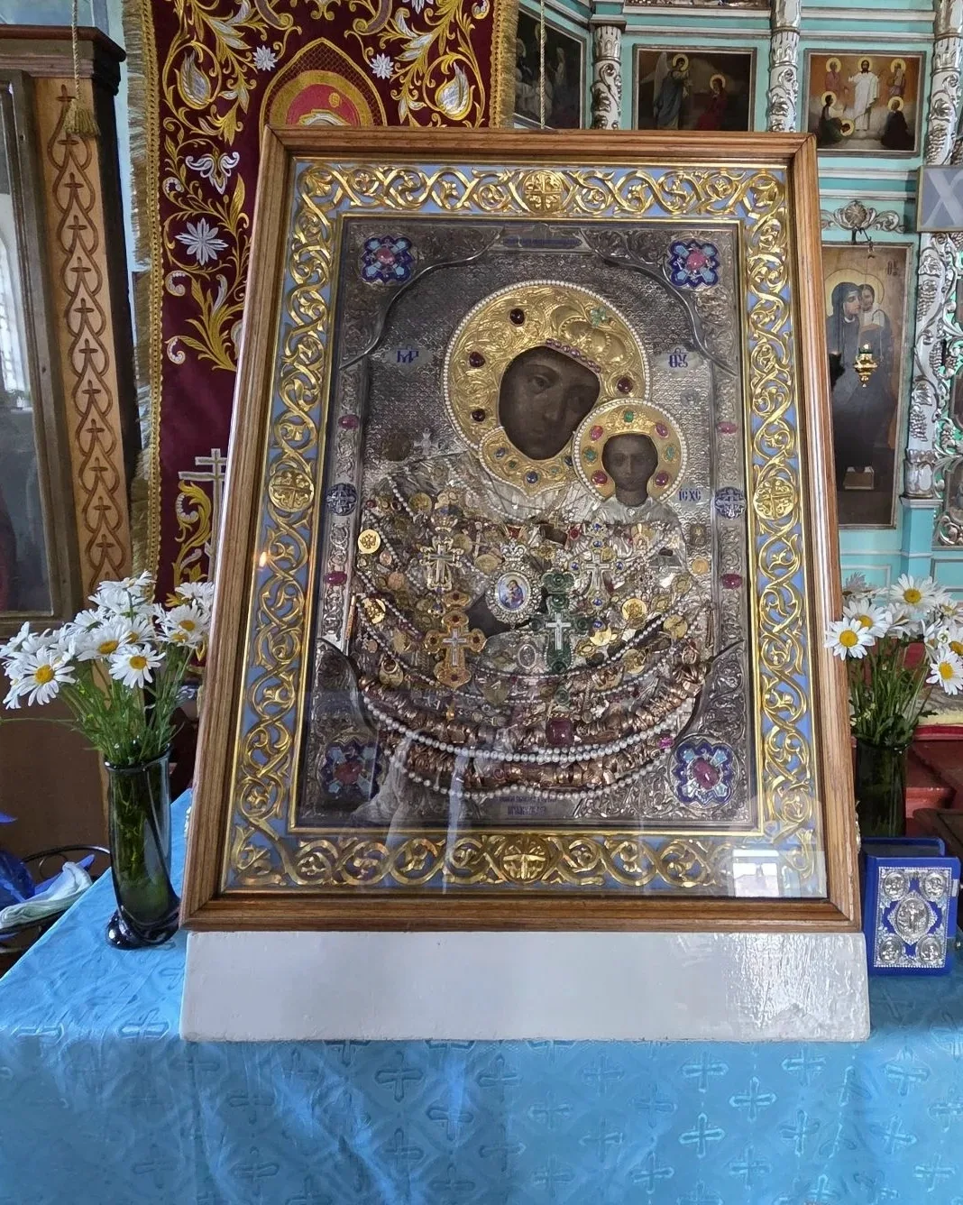 Под обстрелами, но с верой: история одной иконы🙏