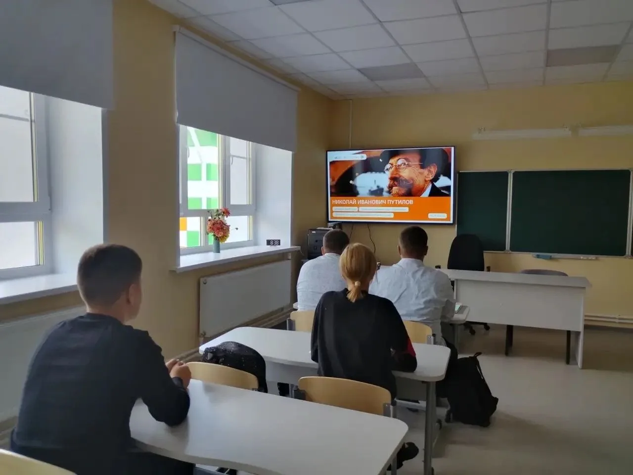 В российских школах стартовал обновлённый курс «Разговоры о важном» на 2026–2027 учебны...