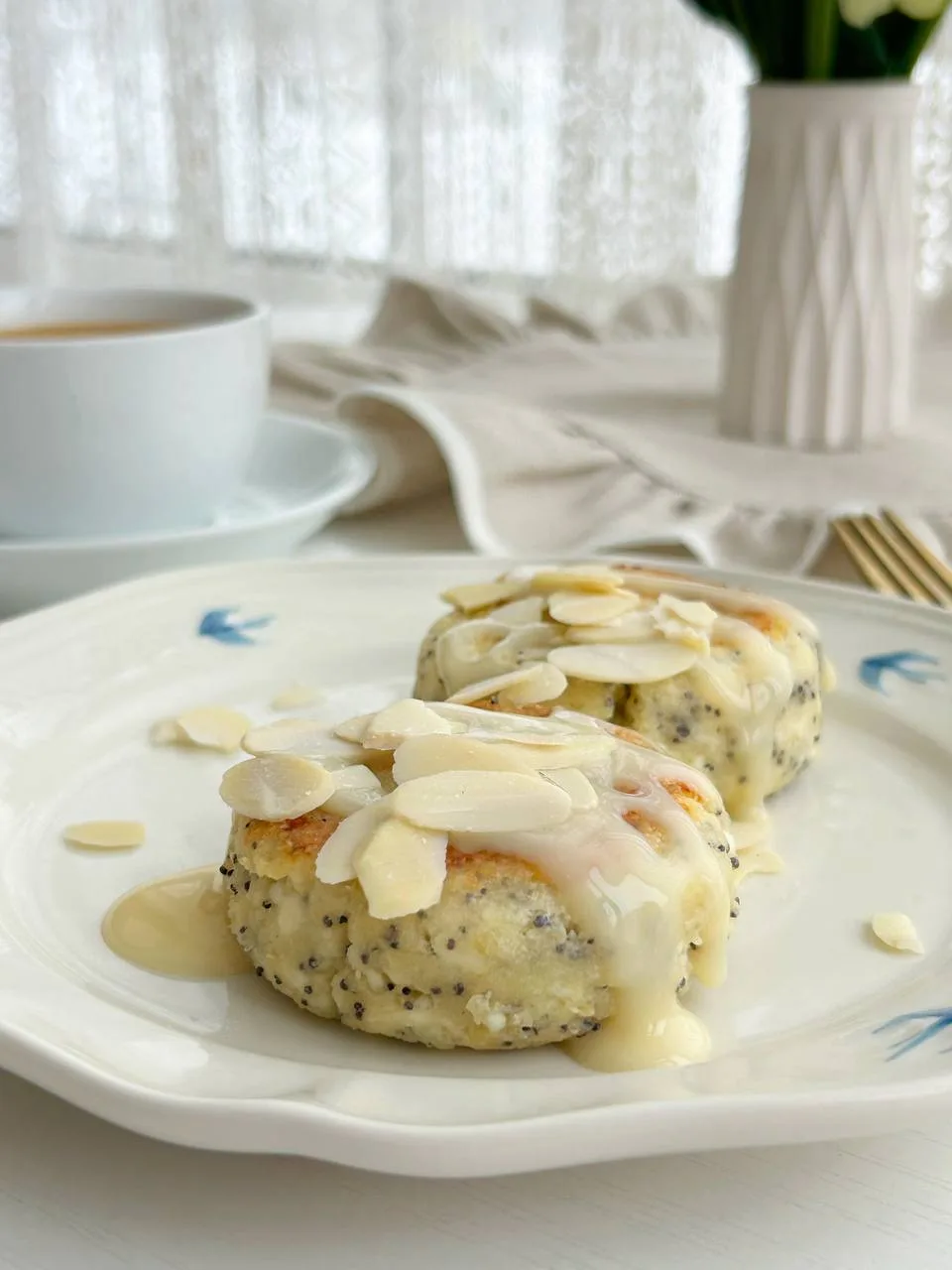 Доброе утро, мои хорошие ❤️  Сырники с маком. Приготовила еще вчера, Мишута попросил а я конечно же 