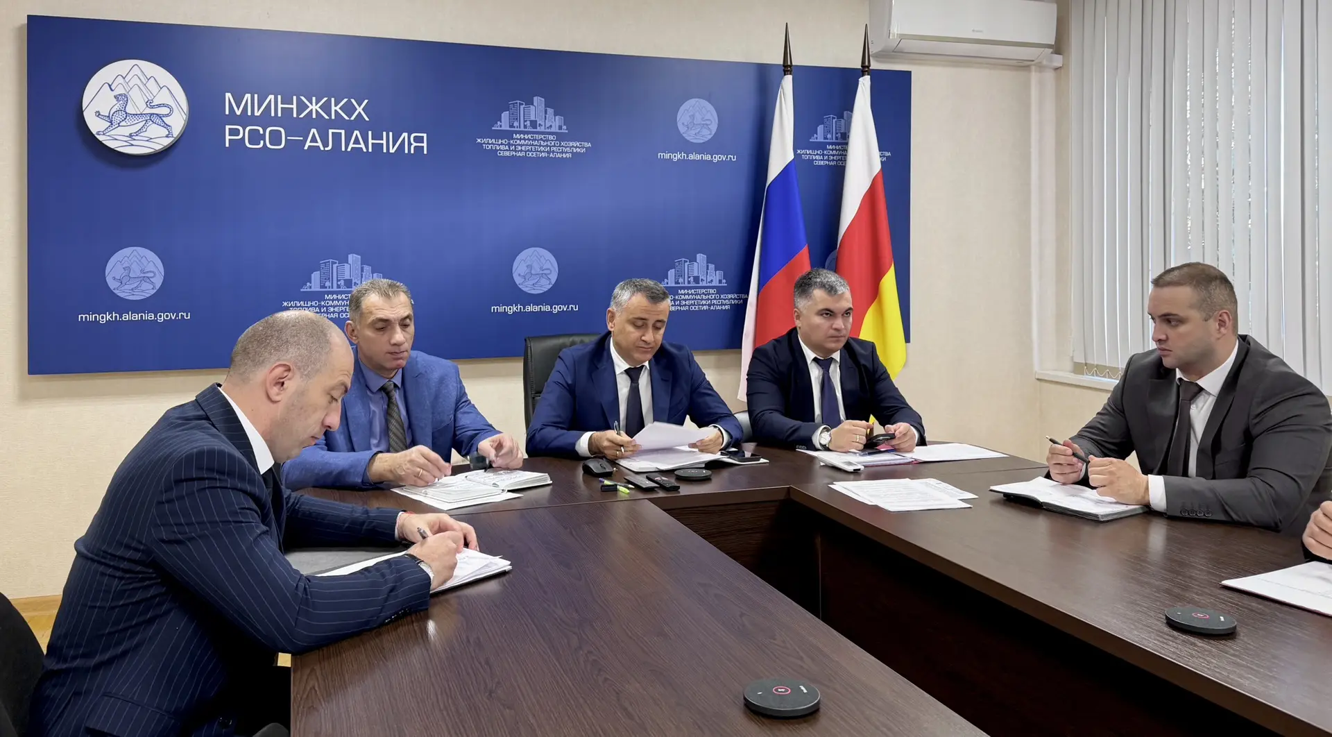 На еженедельном аппаратном совещании врио министра ЖКХ, топлива и энергетики Тимур Кара...