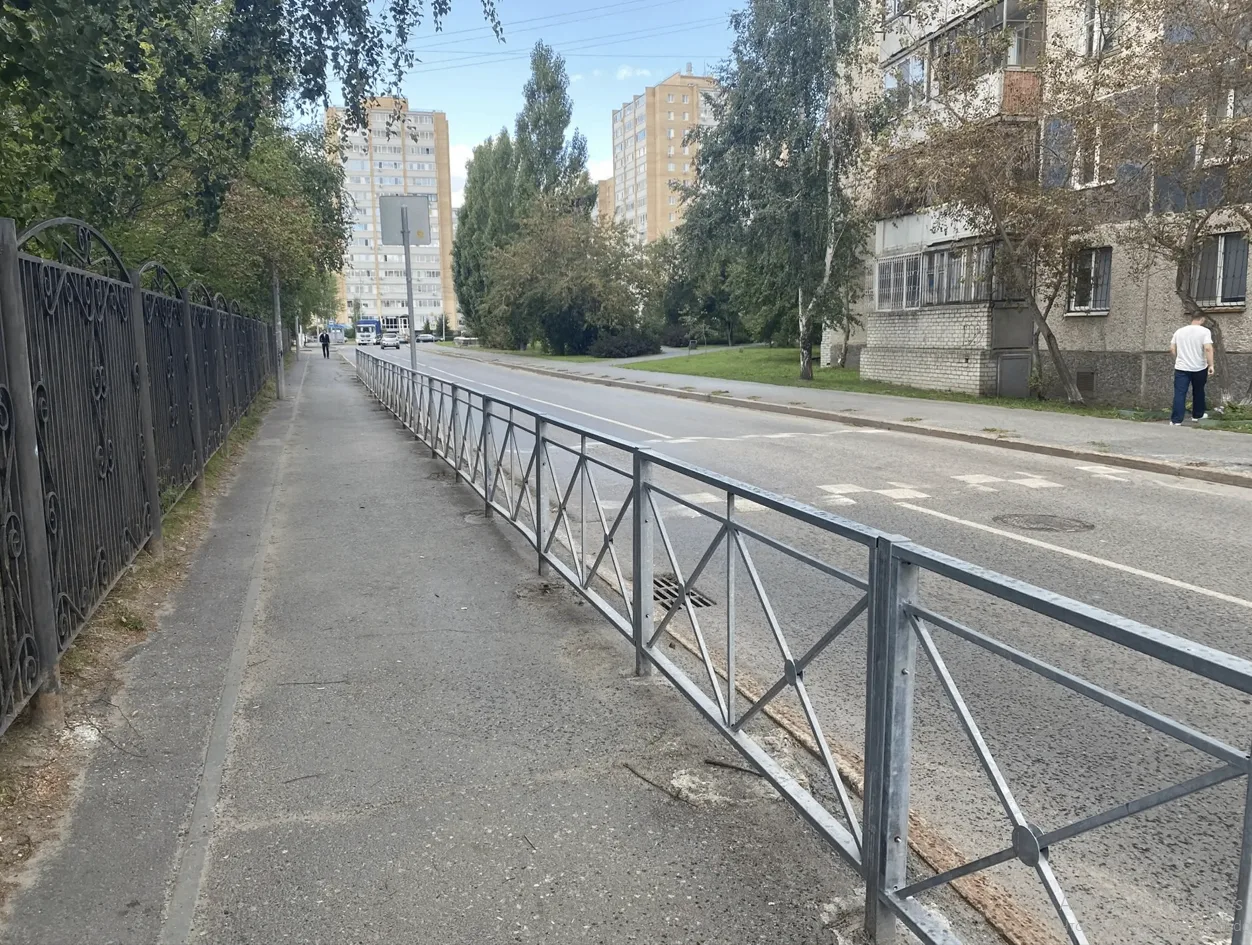 Безопасность школьников — в приоритете: на ул. Широтной в мкр. МЖК установили новое пер...