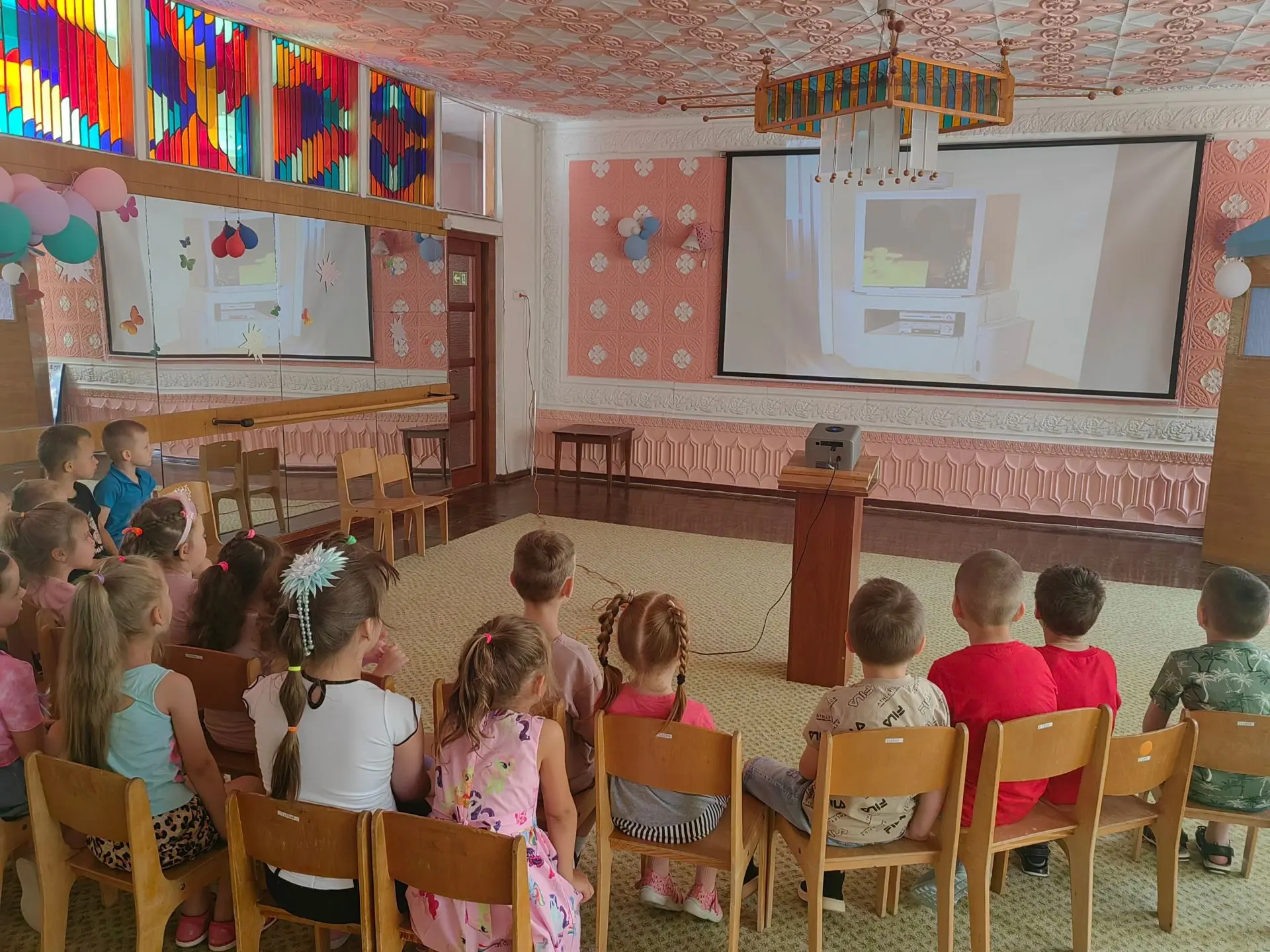 Лето, это прекрасная пора для отдыха и развлечений, весёлых игр, походов в лес, купания и загара. Но