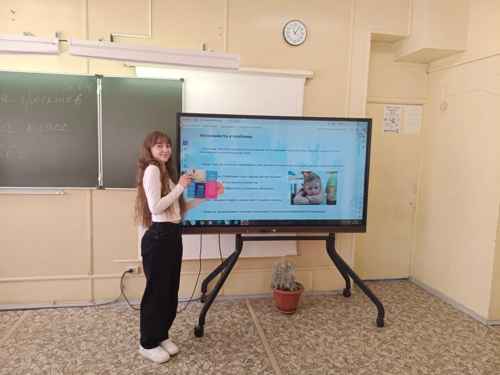 В 10 классе ученики выполняют итоговый индивидуальный проект — учебную работу, которая выполняется с